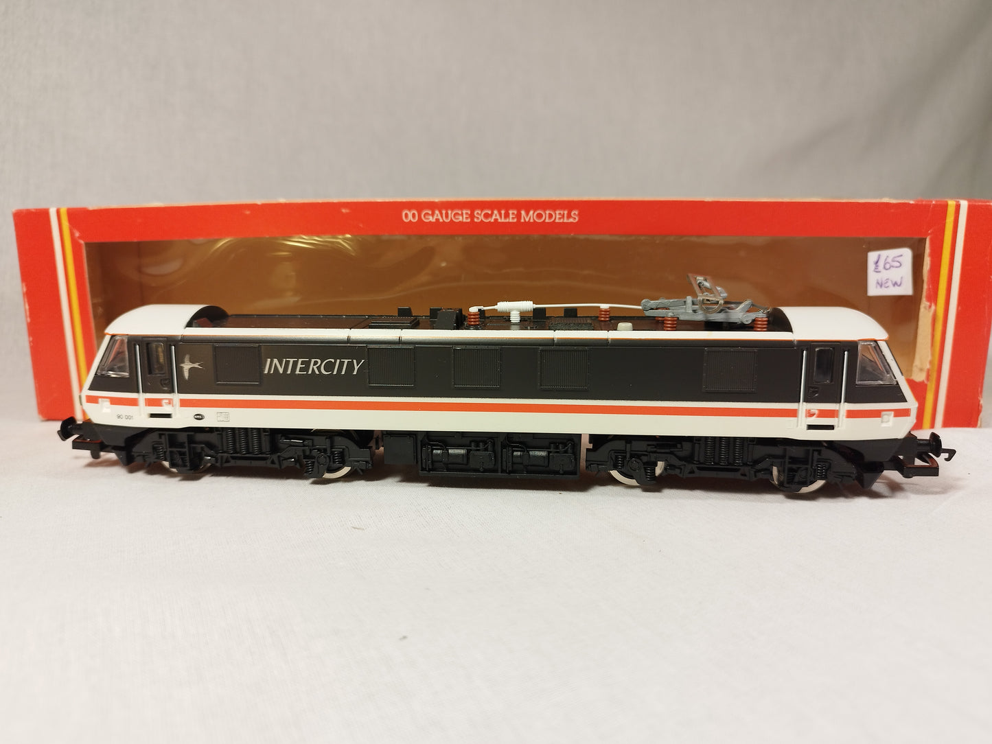 Hornby OO Gauge Class 90 "Bo-Bo" Electric BR Intercity Livery R242 90 001