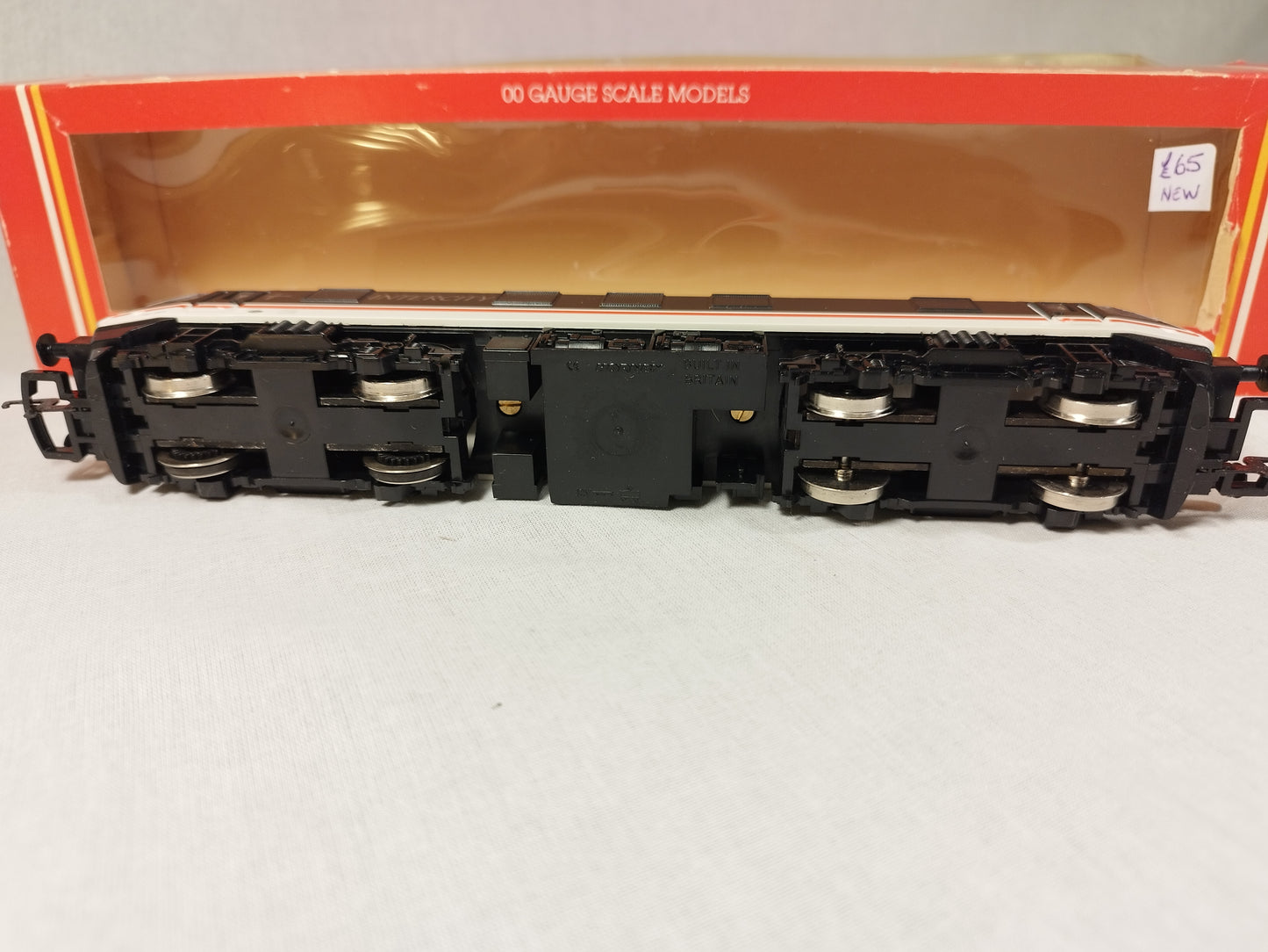 Hornby OO Gauge Class 90 "Bo-Bo" Electric BR Intercity Livery R242 90 001