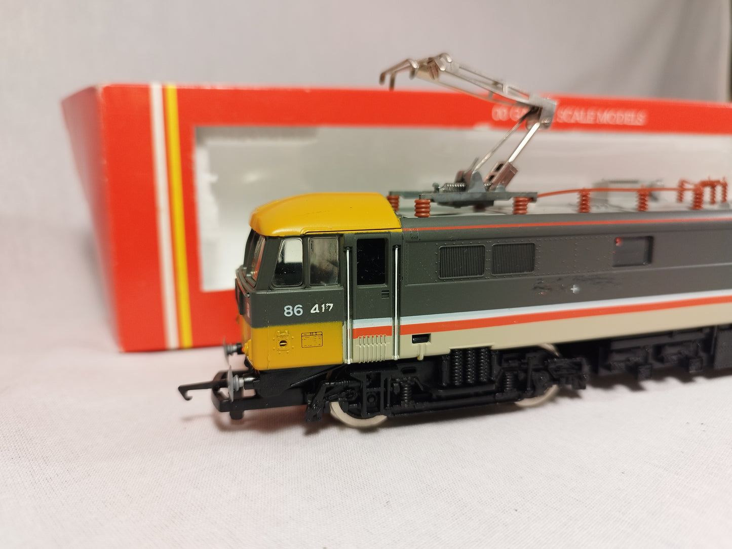 Hornby OO Gauge Class 86 "Bo-Bo" Electric Intercity Livery R289