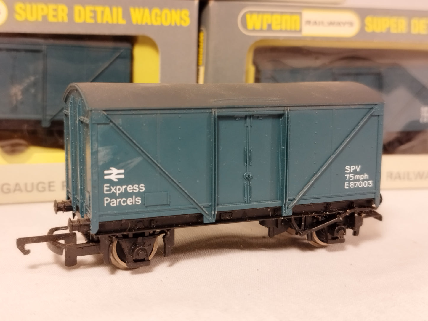 Wrenn OO Gauge BR Express Parcels Van W5012
