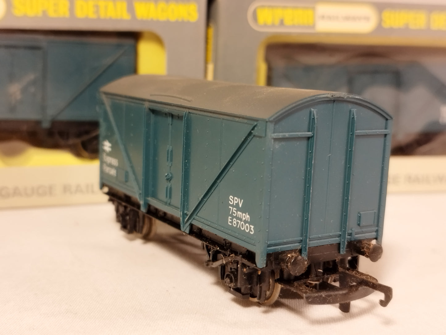 Wrenn OO Gauge BR Express Parcels Van W5012