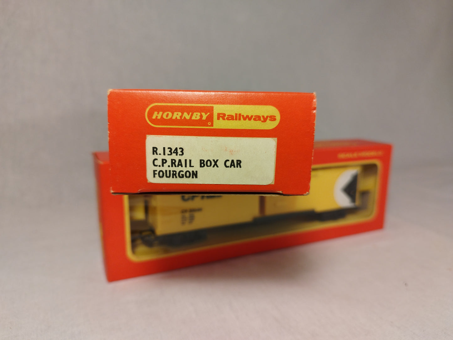 Hornby OO Gauge Canadian CP Rail Box Car Fourgon Yellow - Import Only Rare!
