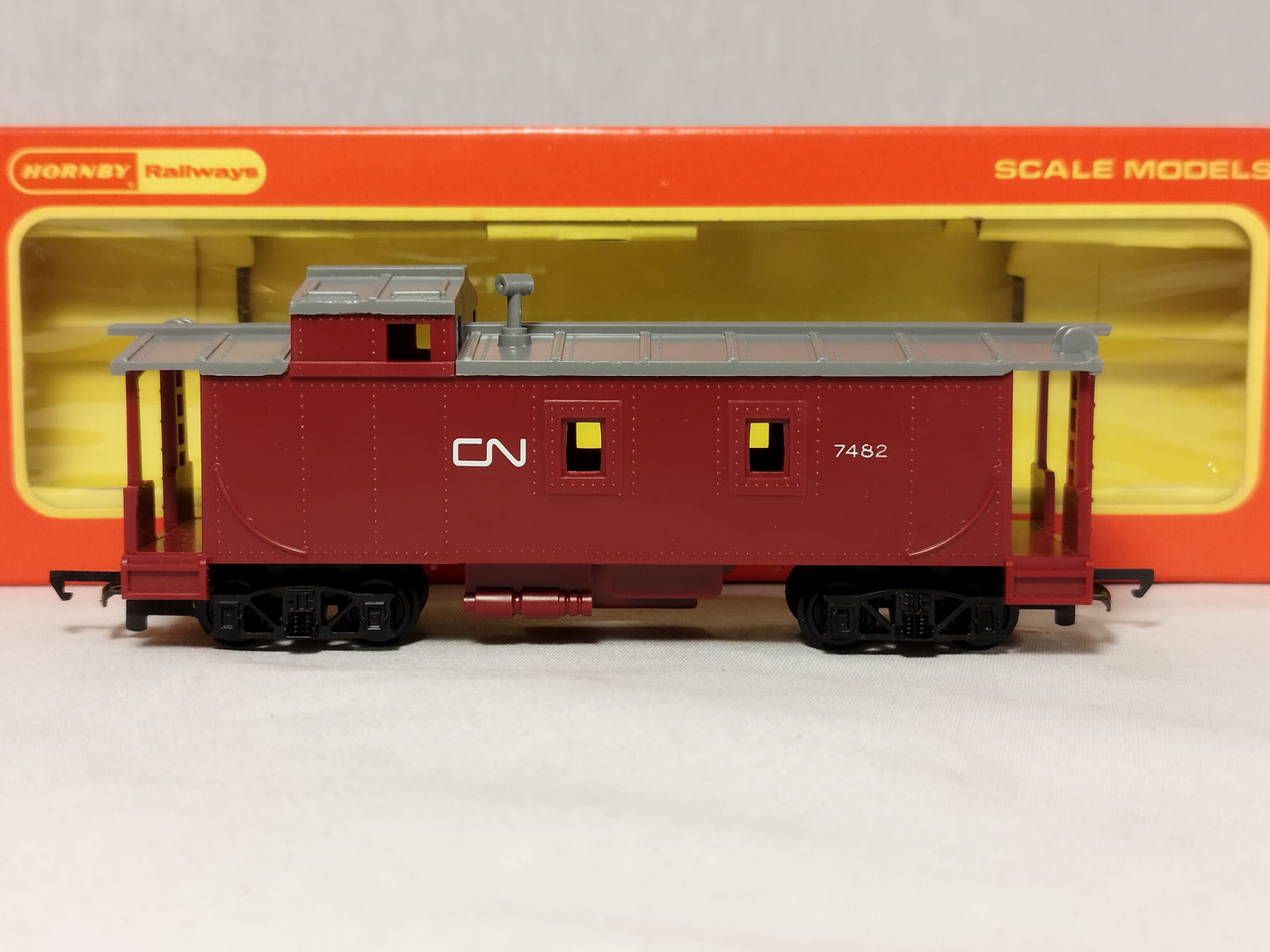 Hornby OO Gauge Canadian CN Rail Caboose Fourgon de Queue - Import Only Rare!
