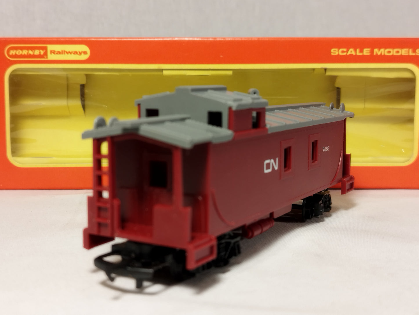 Hornby OO Gauge Canadian CN Rail Caboose Fourgon de Queue - Import Only Rare!