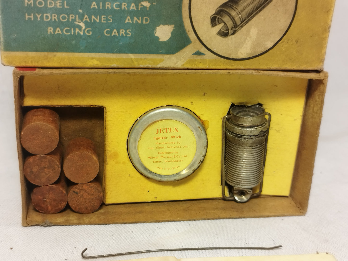 Jetex 50 Rocket Motor Starter Set with Fuel - Ribbed Version
