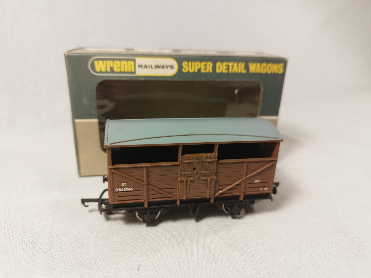 Wrenn OO Gauge 8 Ton Cattle Wagon W4630