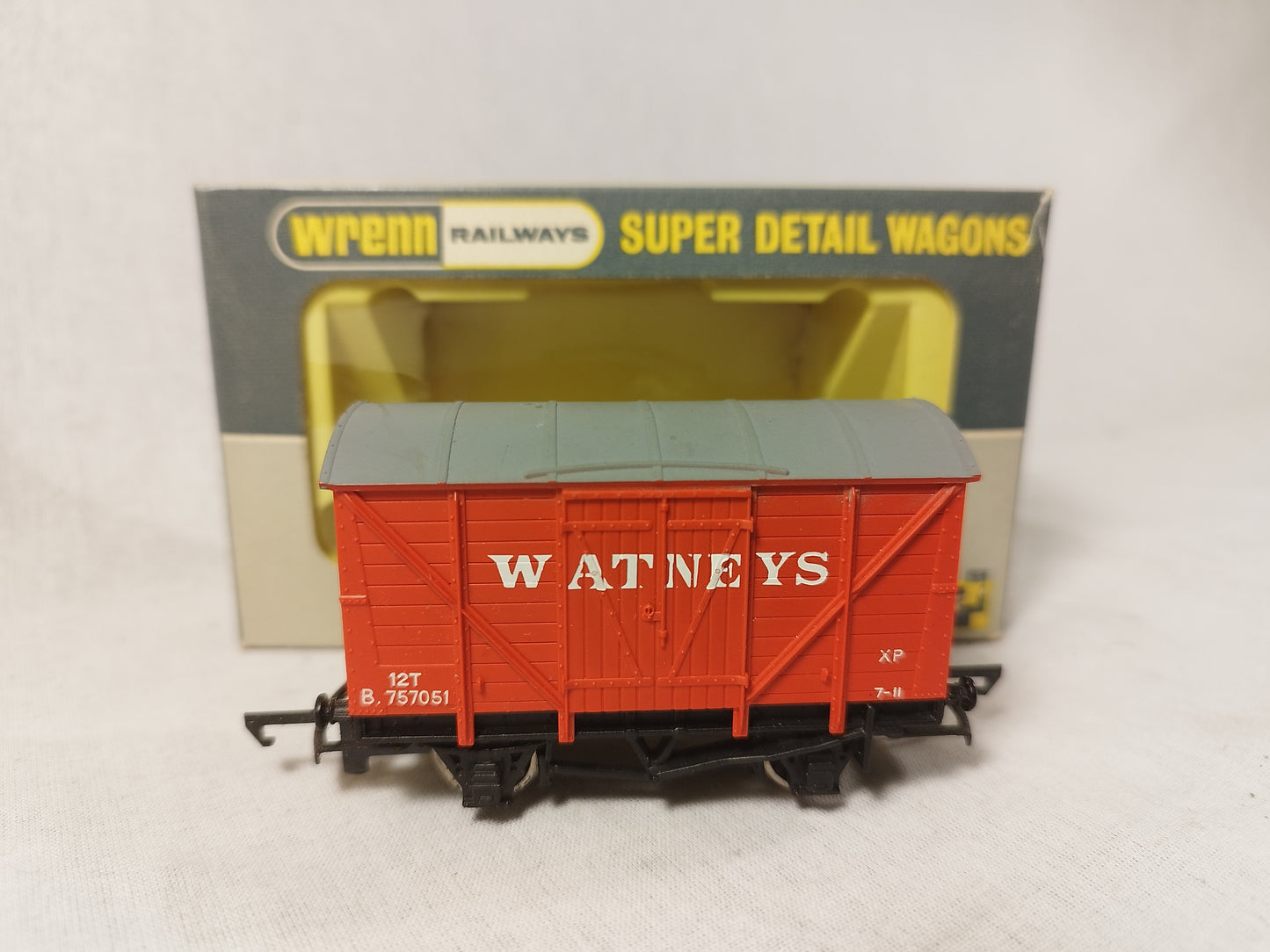 Wrenn OO Gauge "Watneys" Ventilated Van W5011 Boxed