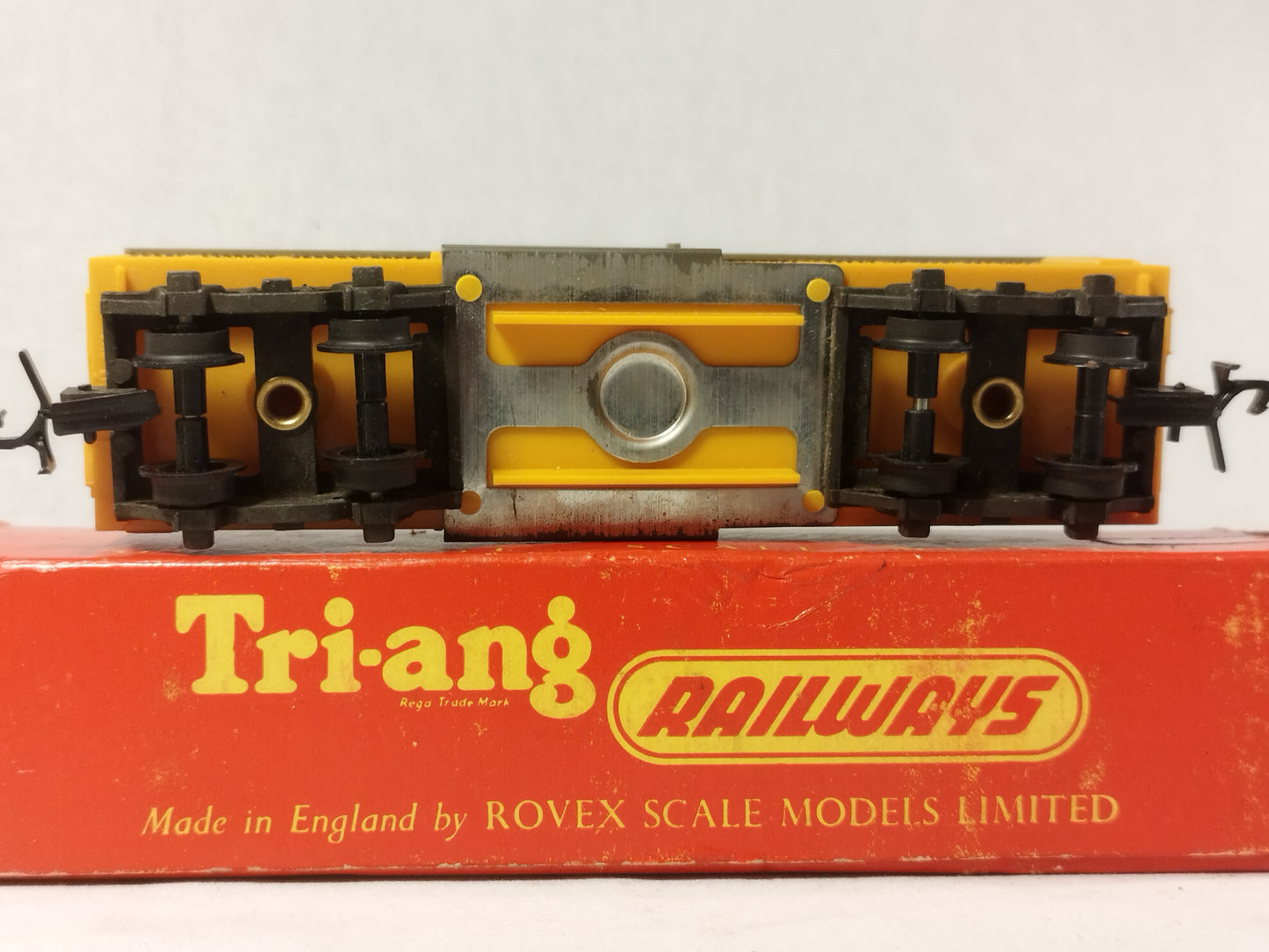 Triang Transcontinental Railways TC Series Box Car in Yellow Boxed