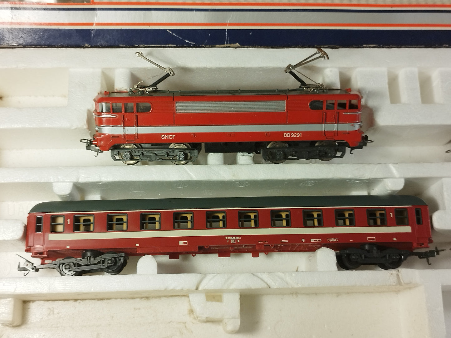 Lima OO Gauge "Le Captiole" Electric Loco SNCF Train Set