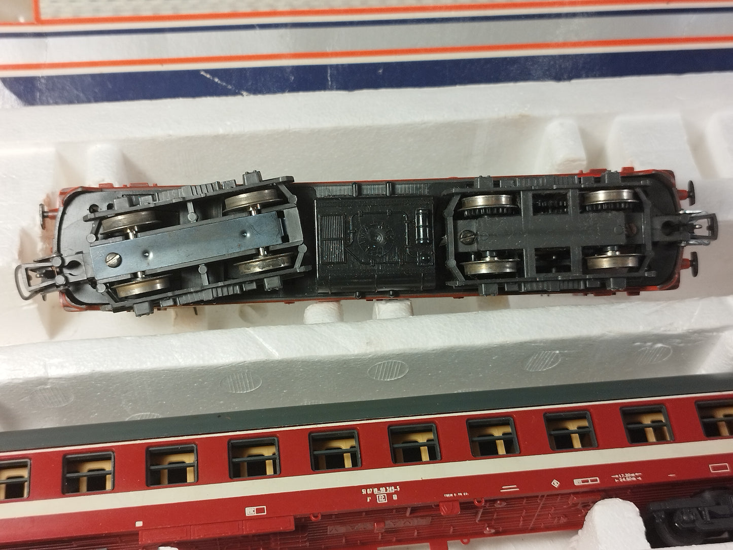 Lima OO Gauge "Le Captiole" Electric Loco SNCF Train Set