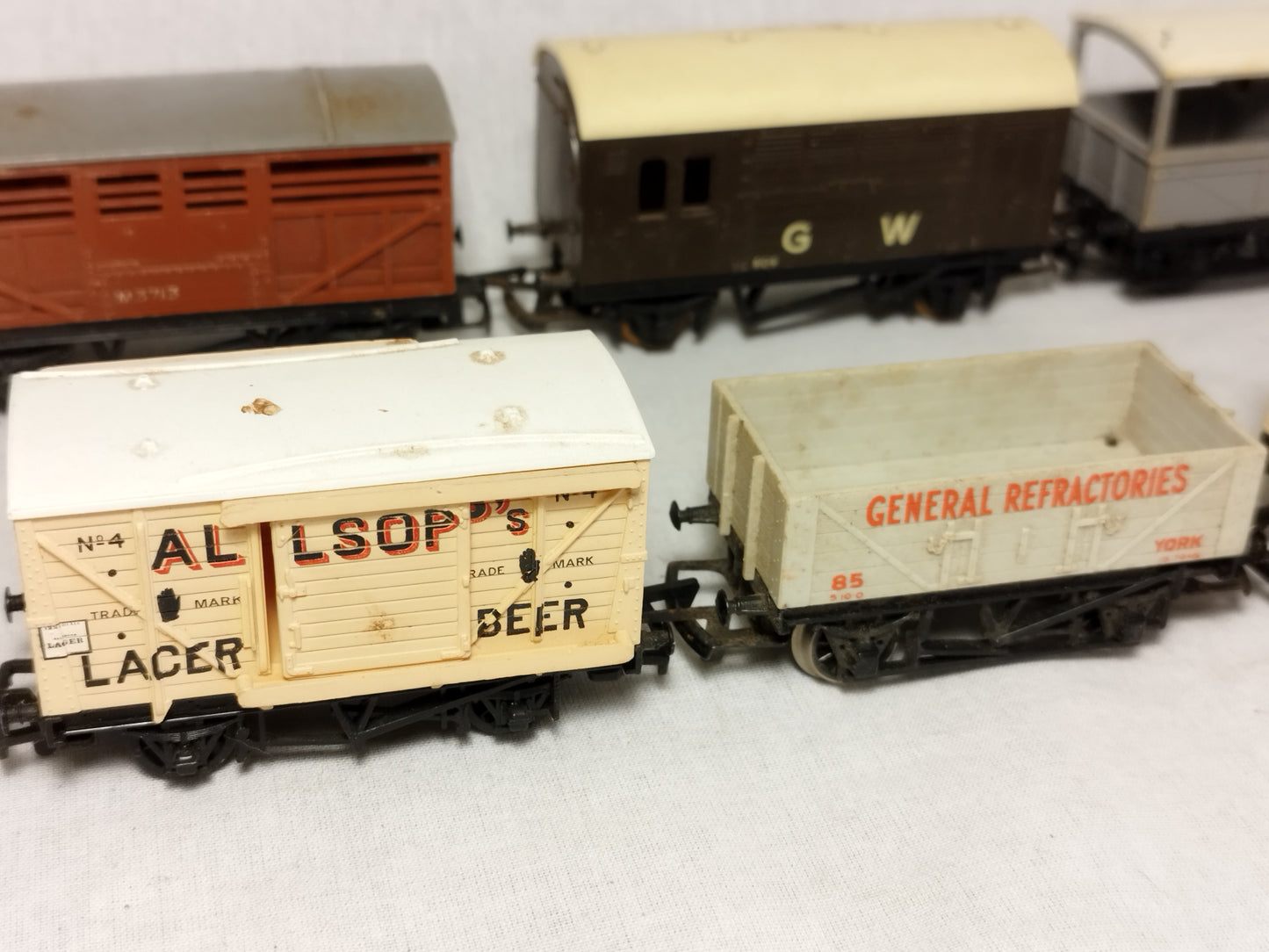 Hornby & Mainline OO Gauge Closed Wagons and Brake Van