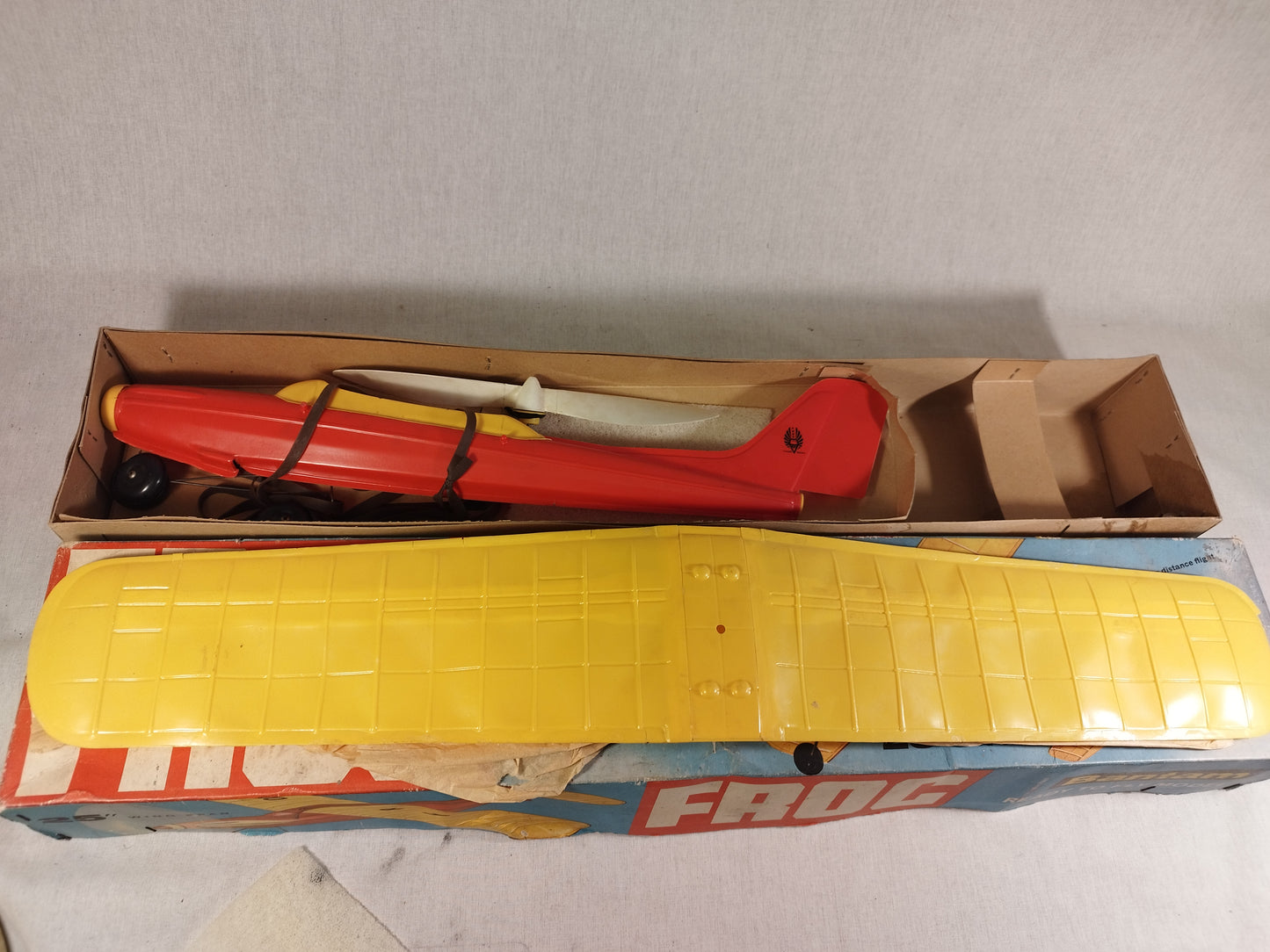 Frog Bantam 25" inch Wingspan Ready to Fly Model Kit - Late 1960's