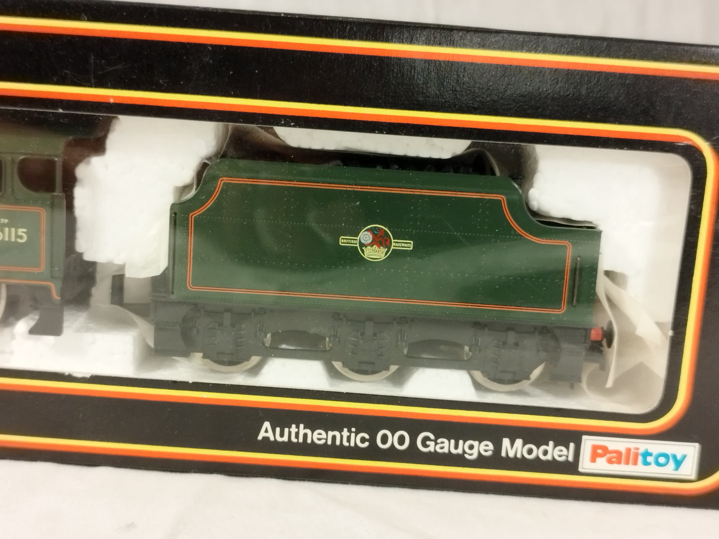 Mainline OO Gauge Royal Scot 46115 "Scots Guardsman" - Mint
