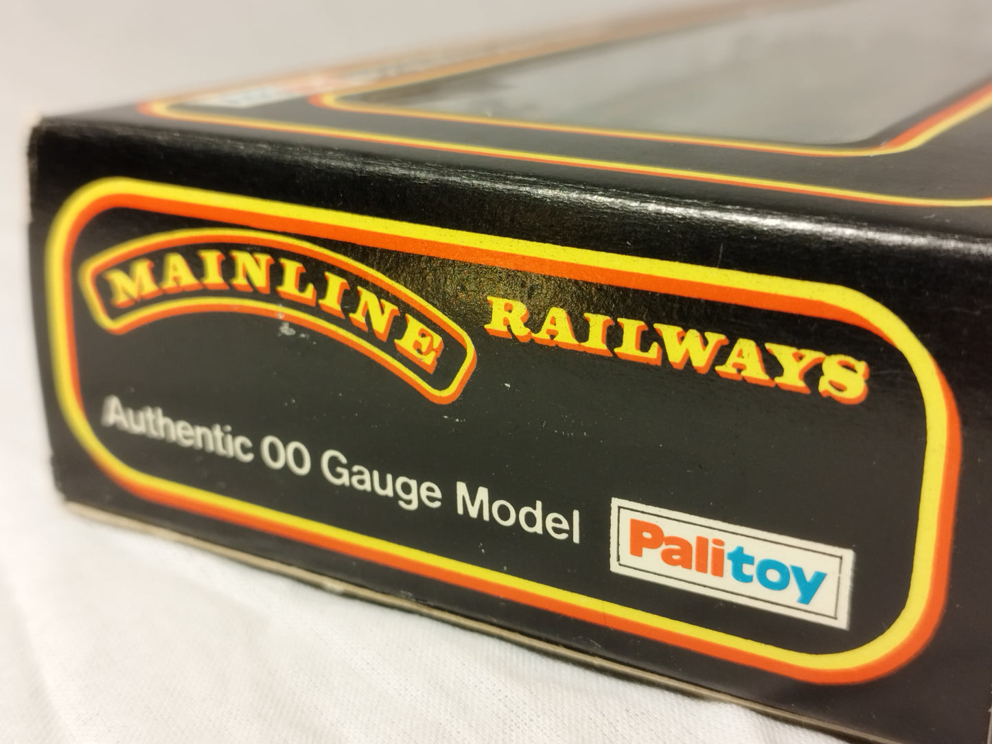 Mainline OO Gauge Royal Scot 46115 "Scots Guardsman" - Mint