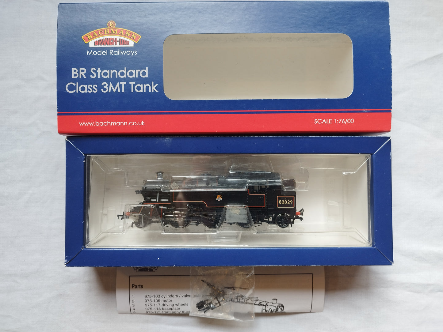 Bachmann 31-975 BR Standard 3MT Tank "82029" - Early Emblem