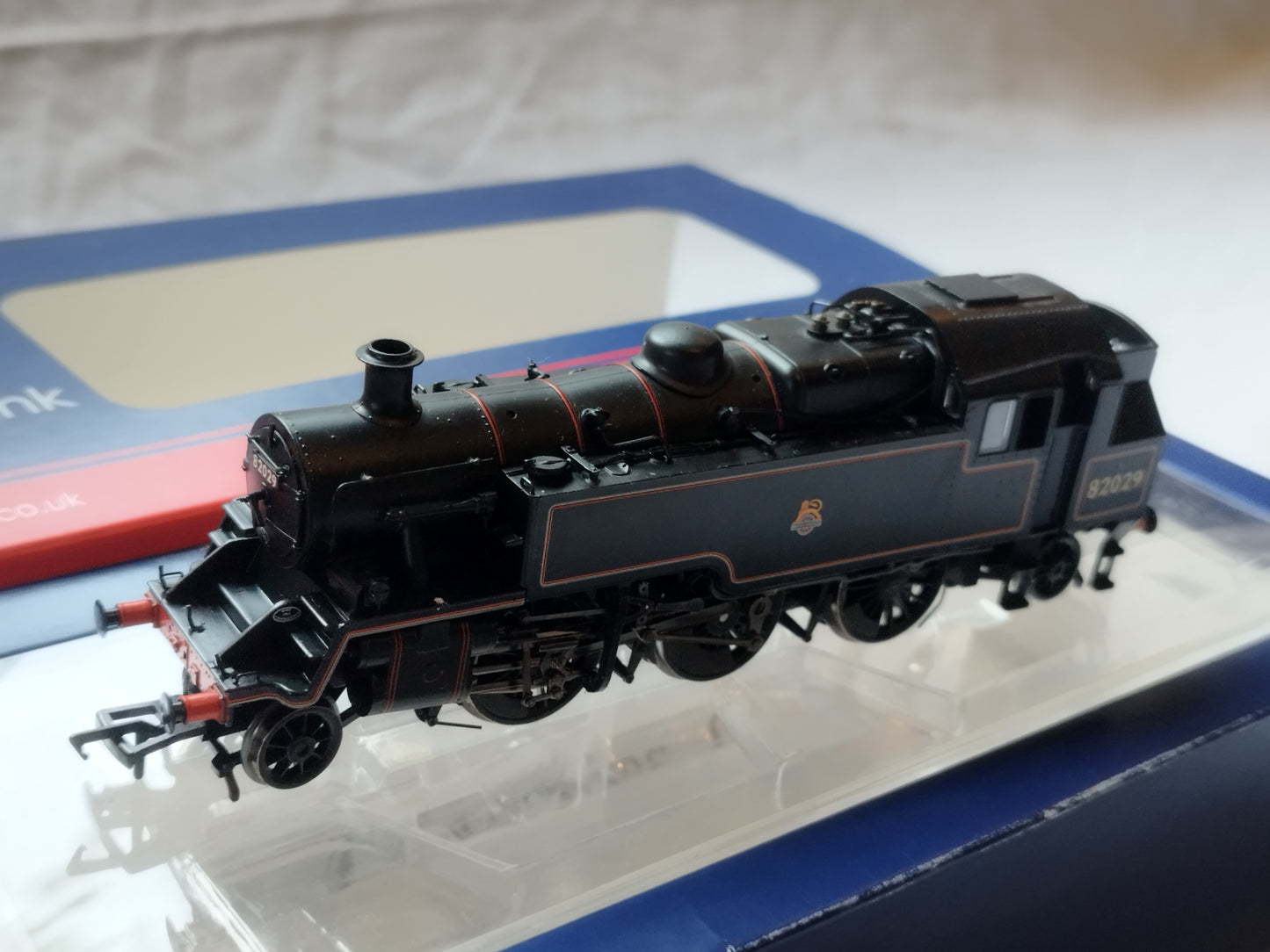 Bachmann 31-975 BR Standard 3MT Tank "82029" - Early Emblem