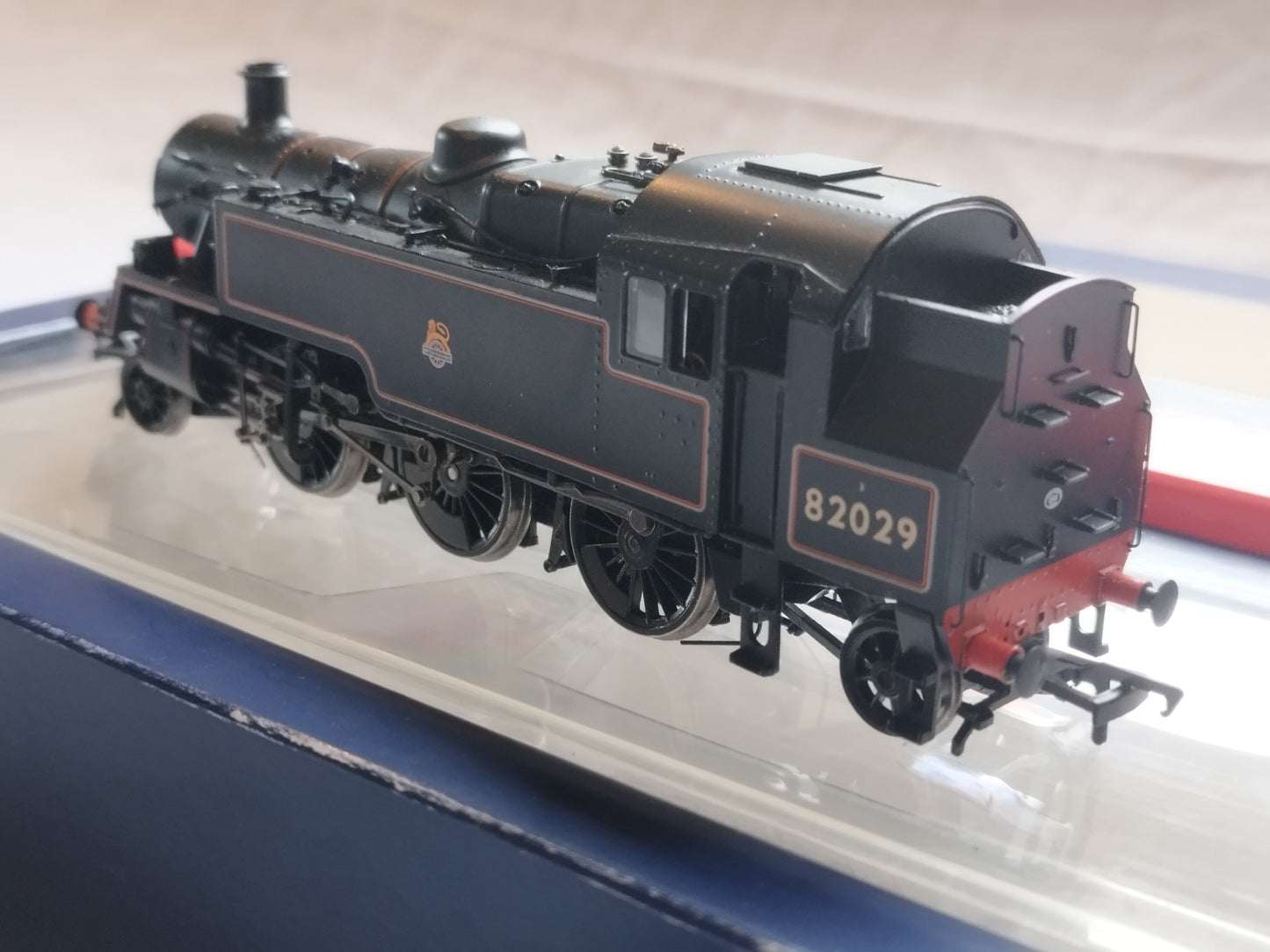 Bachmann 31-975 BR Standard 3MT Tank "82029" - Early Emblem