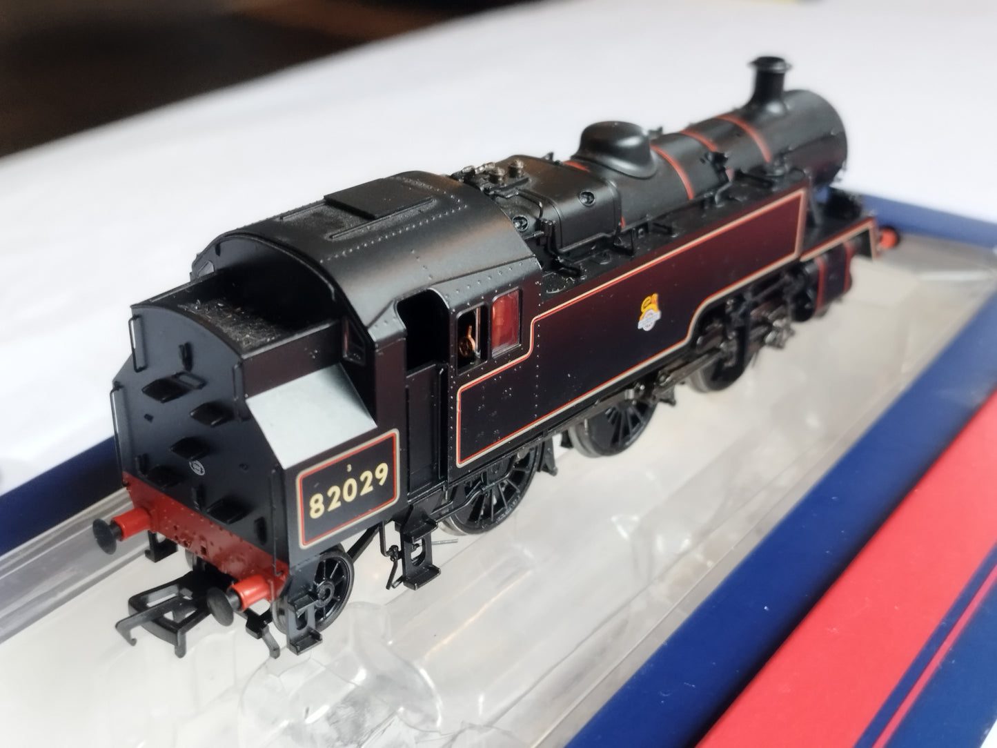 Bachmann 31-975 BR Standard 3MT Tank "82029" - Early Emblem