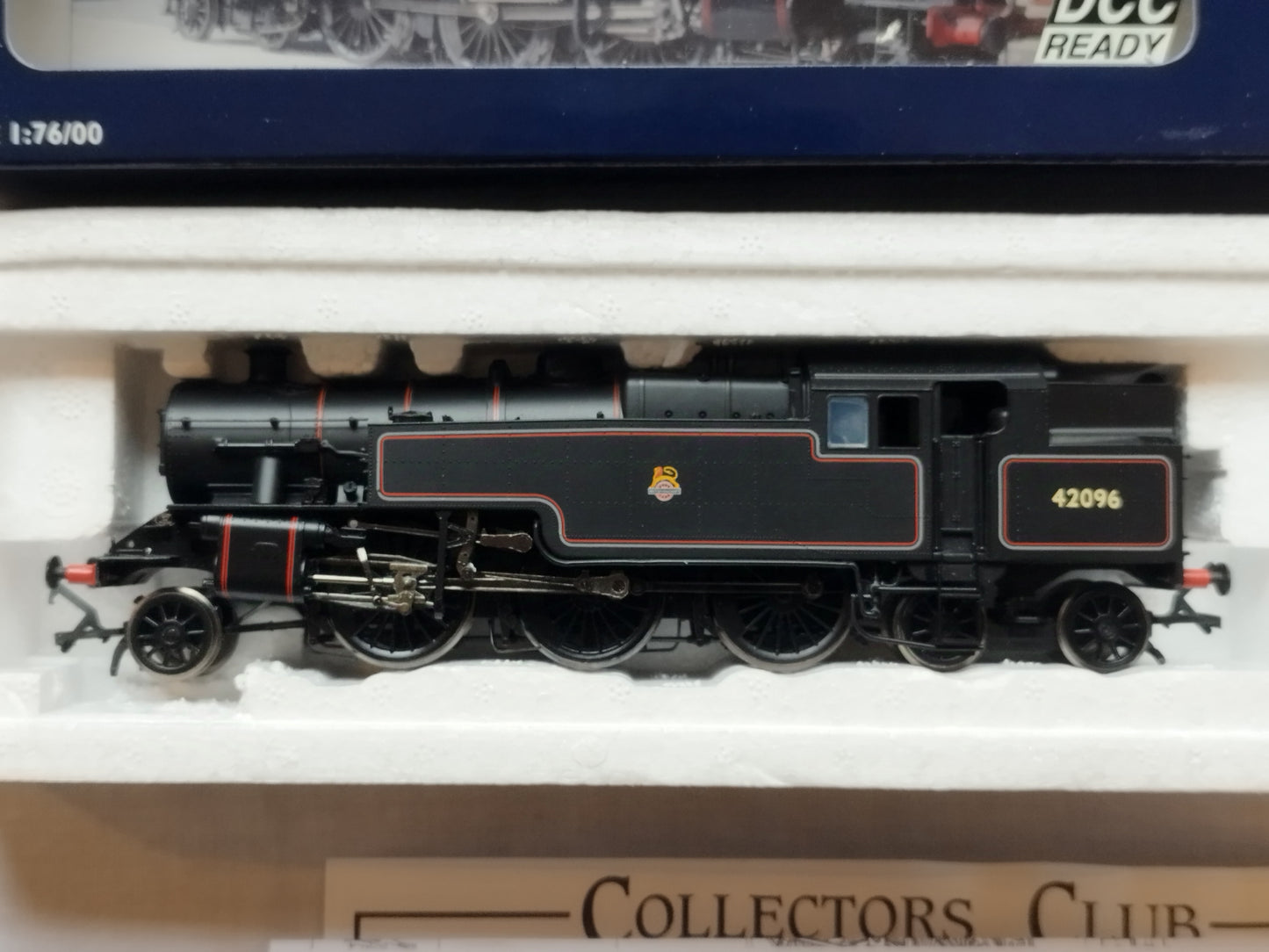 Bachmann 32-876 Fairburn Tank Loco "42096" - BR Black Early Emblem
