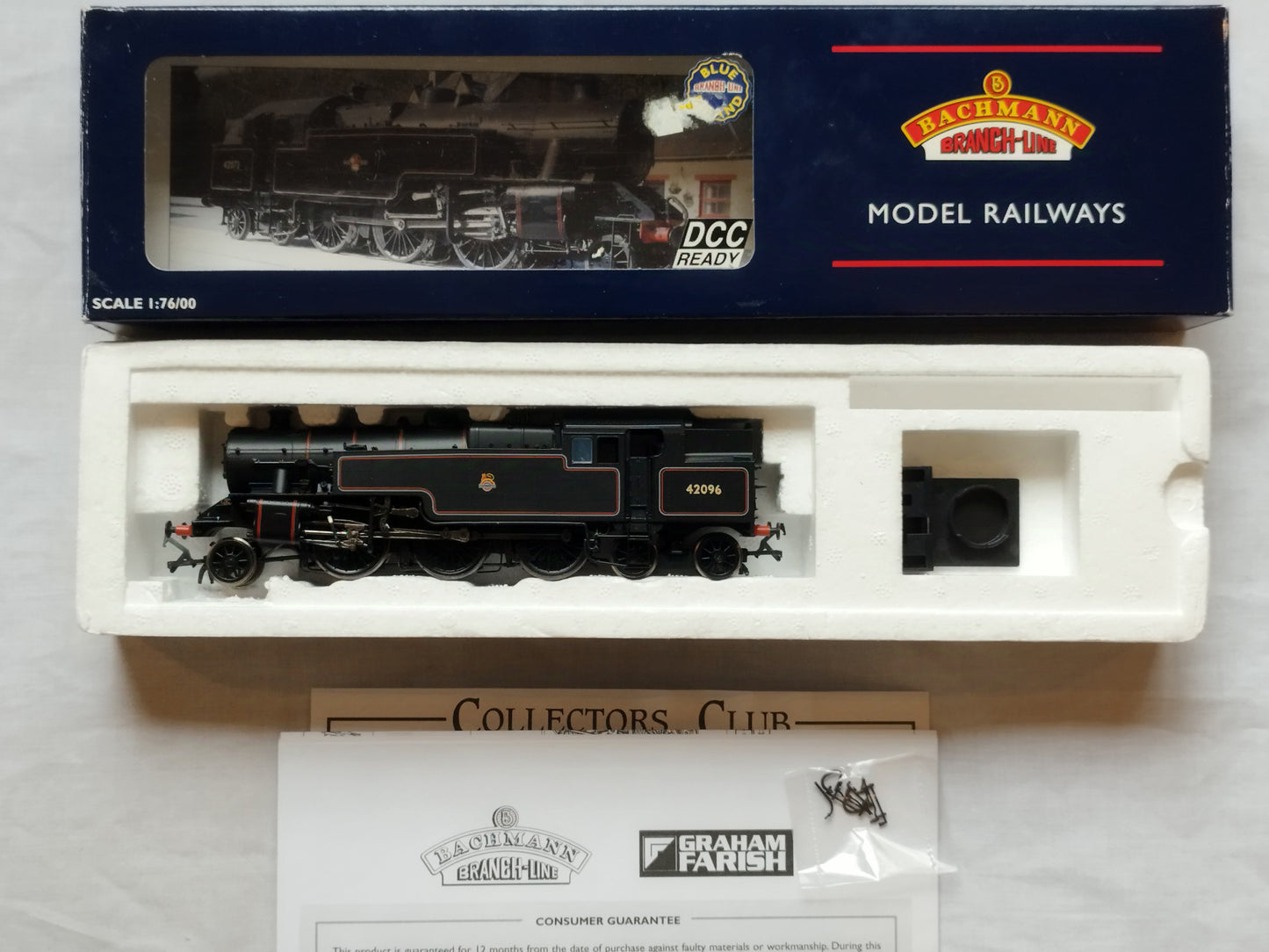 Bachmann 32-876 Fairburn Tank Loco "42096" - BR Black Early Emblem