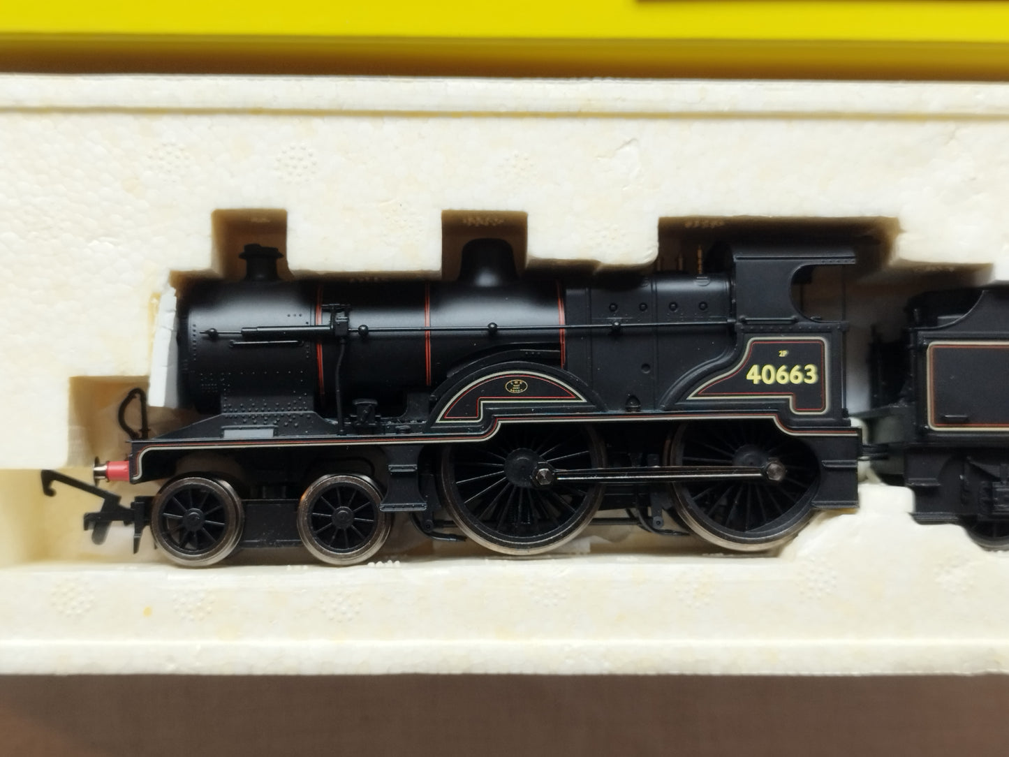 Hornby R3028 Class 2P Loco "40663" - BR Black Late Emblem