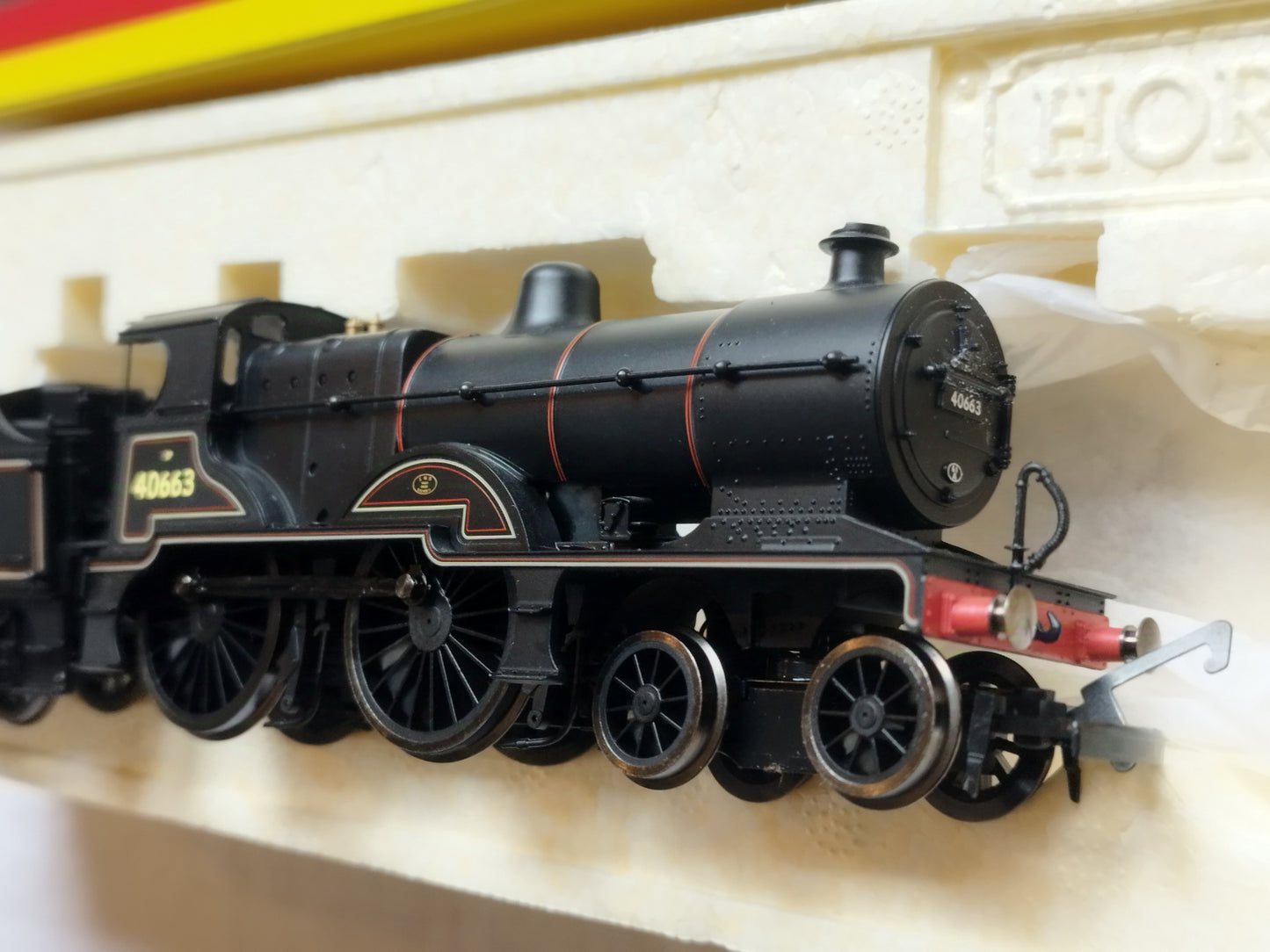 Hornby R3028 Class 2P Loco "40663" - BR Black Late Emblem