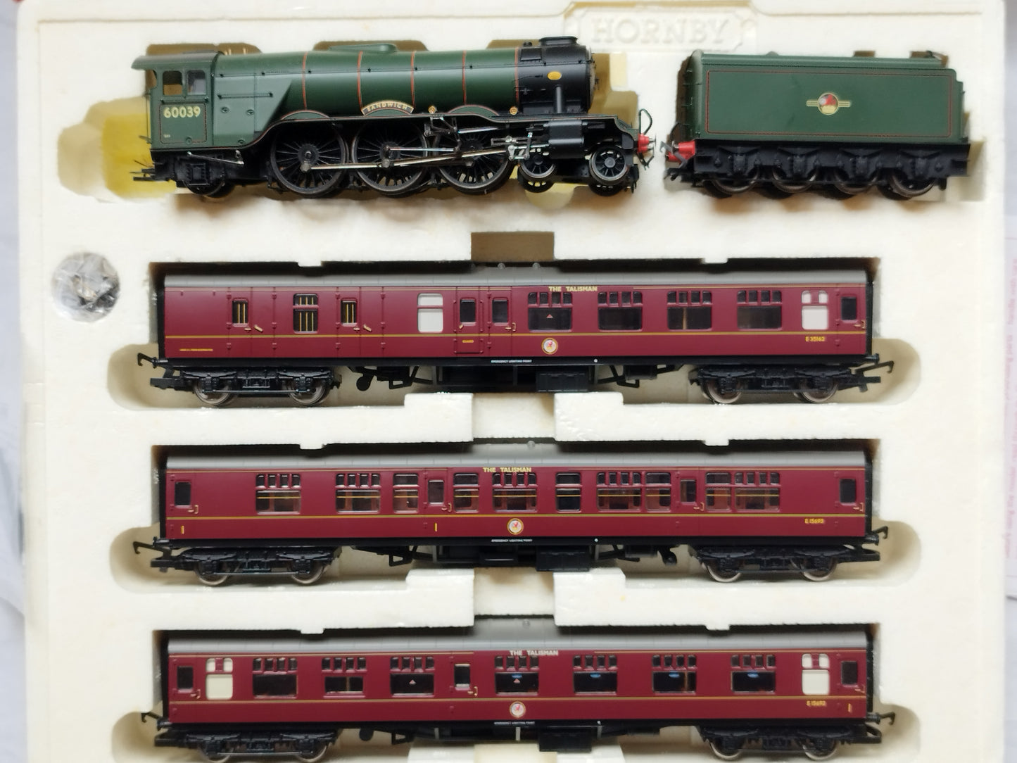 Hornby Train Pack R2569 "The Talisman" Class A3 Loco + 3 BR Mk 1 Coaches