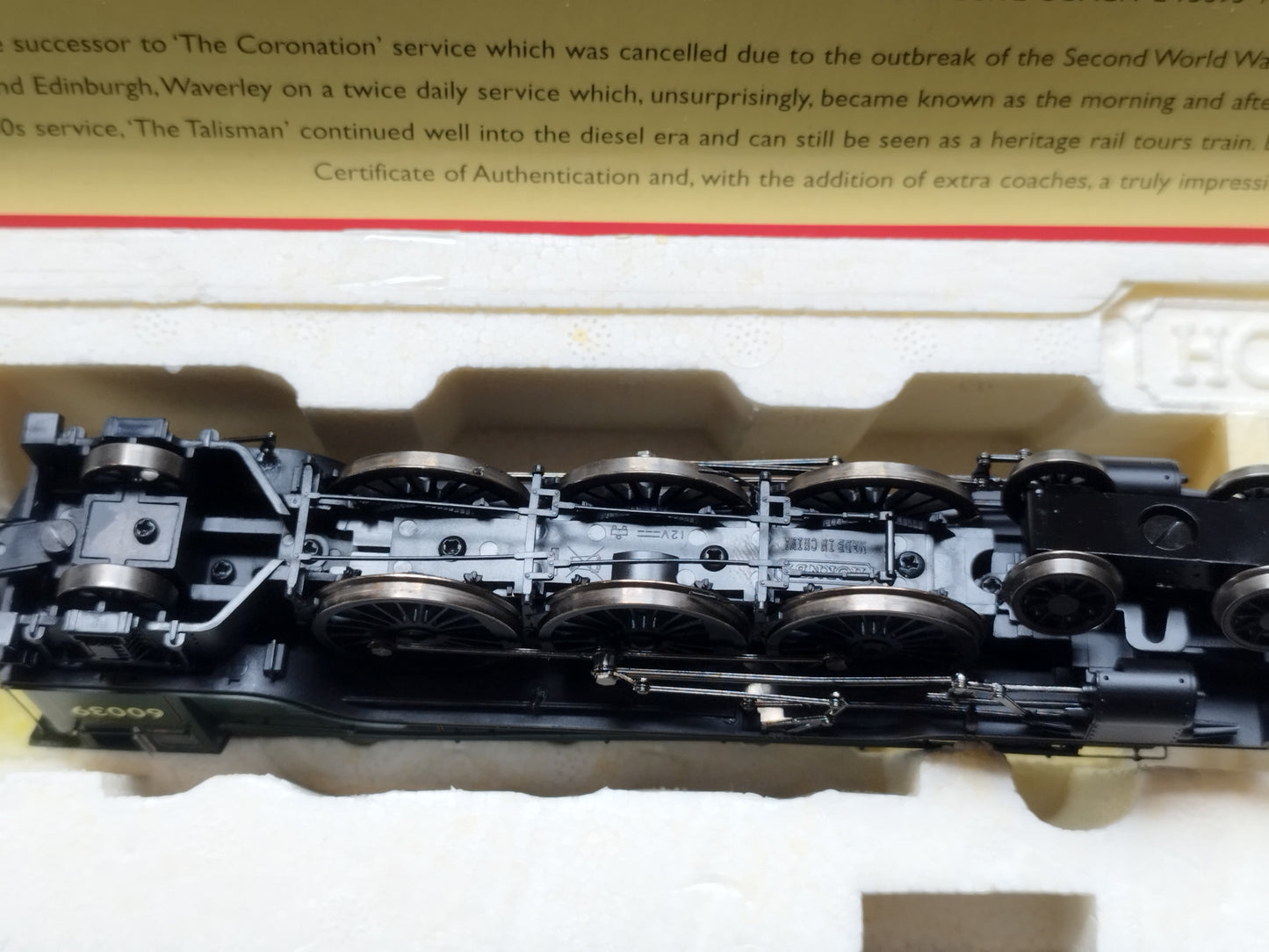 Hornby Train Pack R2569 "The Talisman" Class A3 Loco + 3 BR Mk 1 Coaches