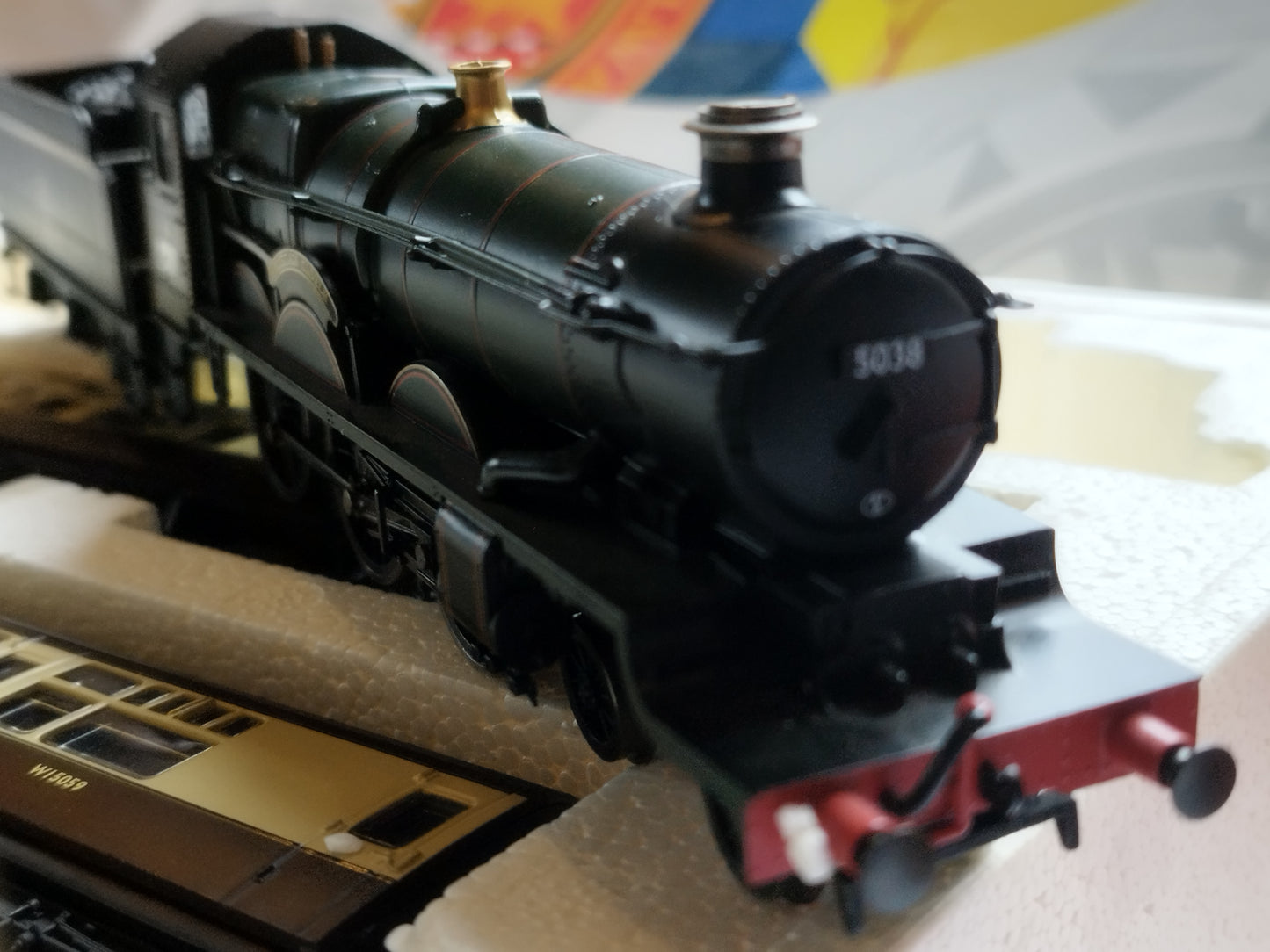 Hornby R2364M "The Torbay Express" Train Pack - Morlais Castle