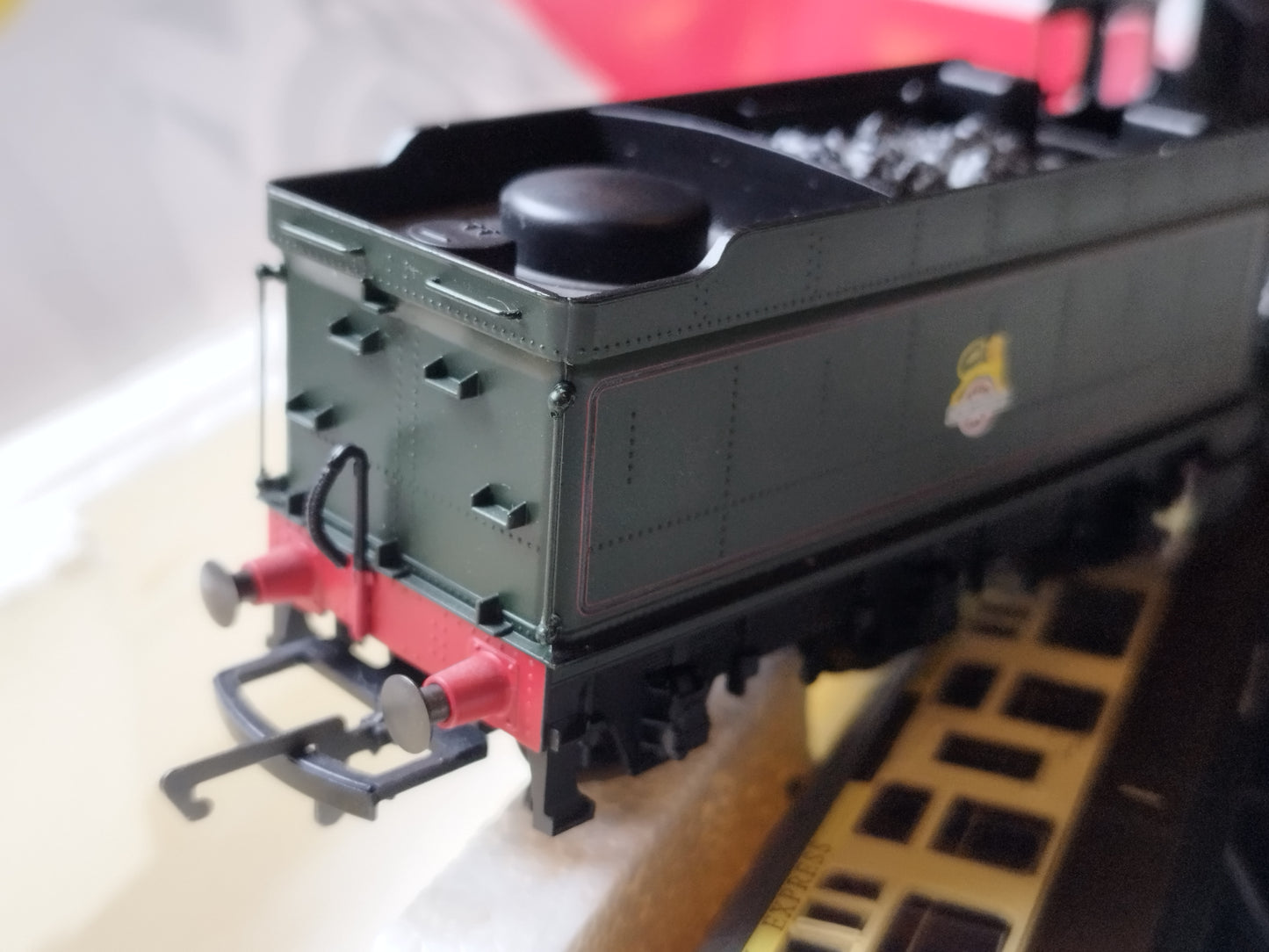 Hornby R2364M "The Torbay Express" Train Pack - Morlais Castle