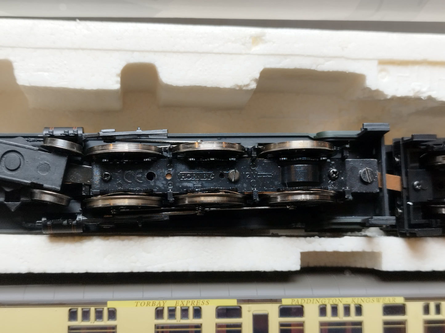 Hornby R2364M "The Torbay Express" Train Pack - Morlais Castle