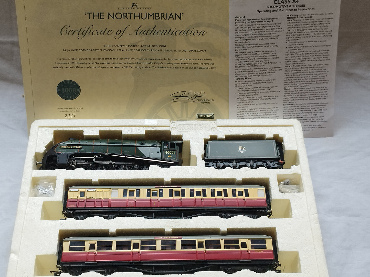 Hornby Train Pack R2435 "The Northumbrian" BR A4 Loco + 3 Coaches