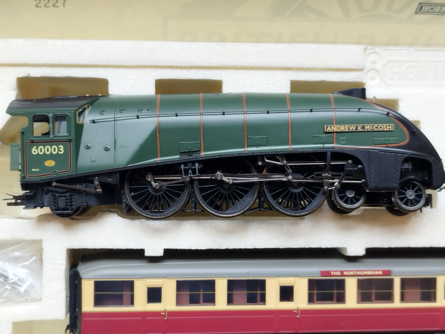 Hornby Train Pack R2435 "The Northumbrian" BR A4 Loco + 3 Coaches