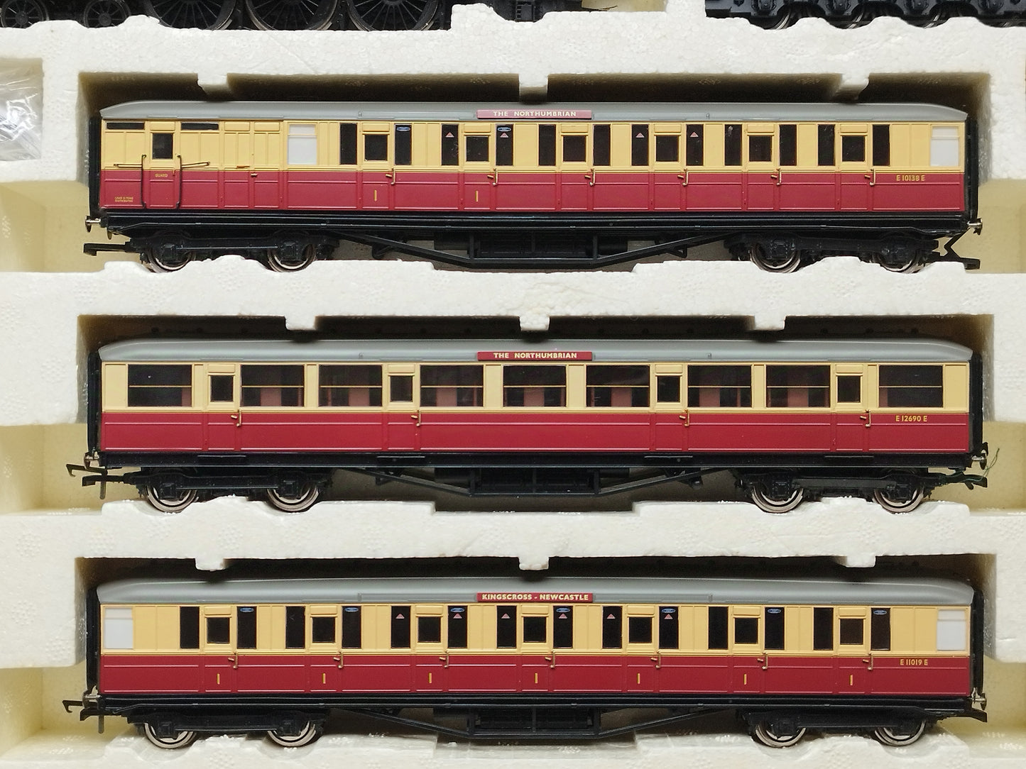 Hornby Train Pack R2435 "The Northumbrian" BR A4 Loco + 3 Coaches