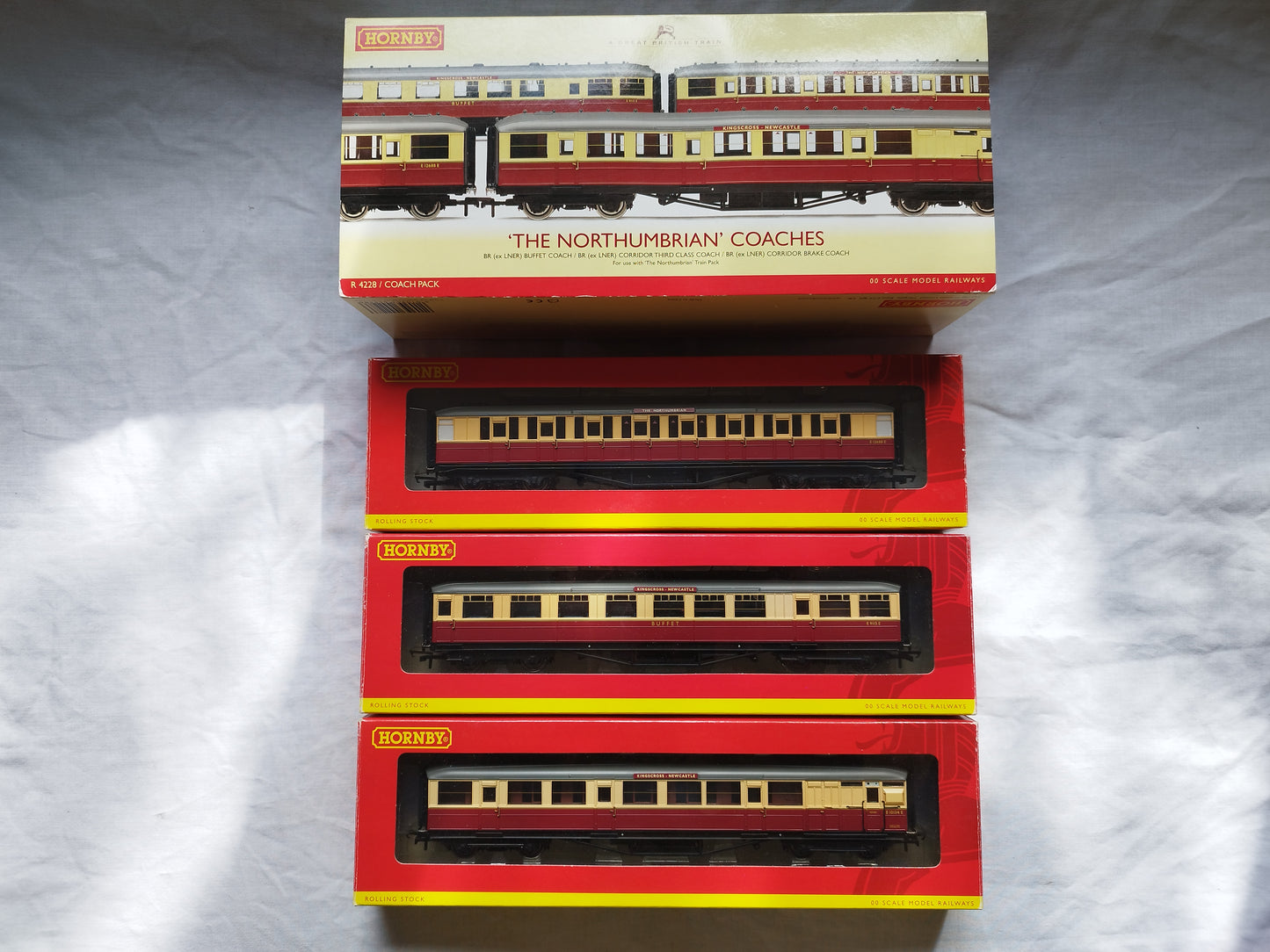 Hornby Coach Pack R4228 "The Northumbrian" ex LNER inc. Buffet Car