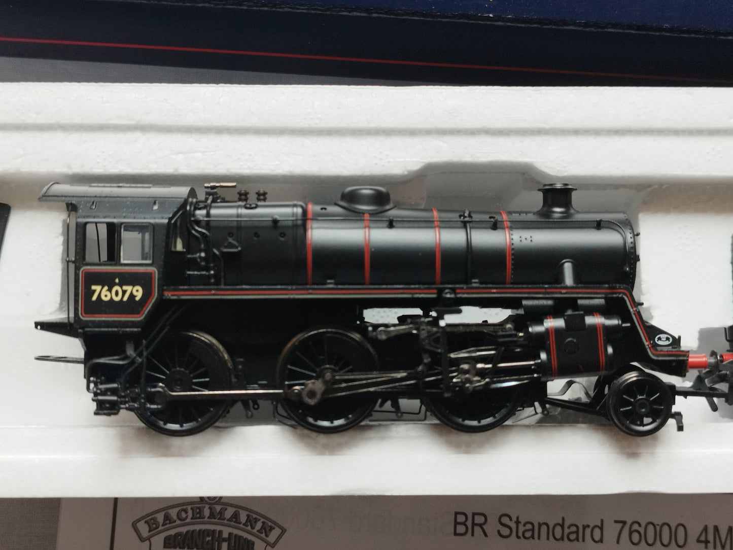 Bachmann 32-952 Standard Class 4MT 2-6-0 Tender Loco - Late Emblem