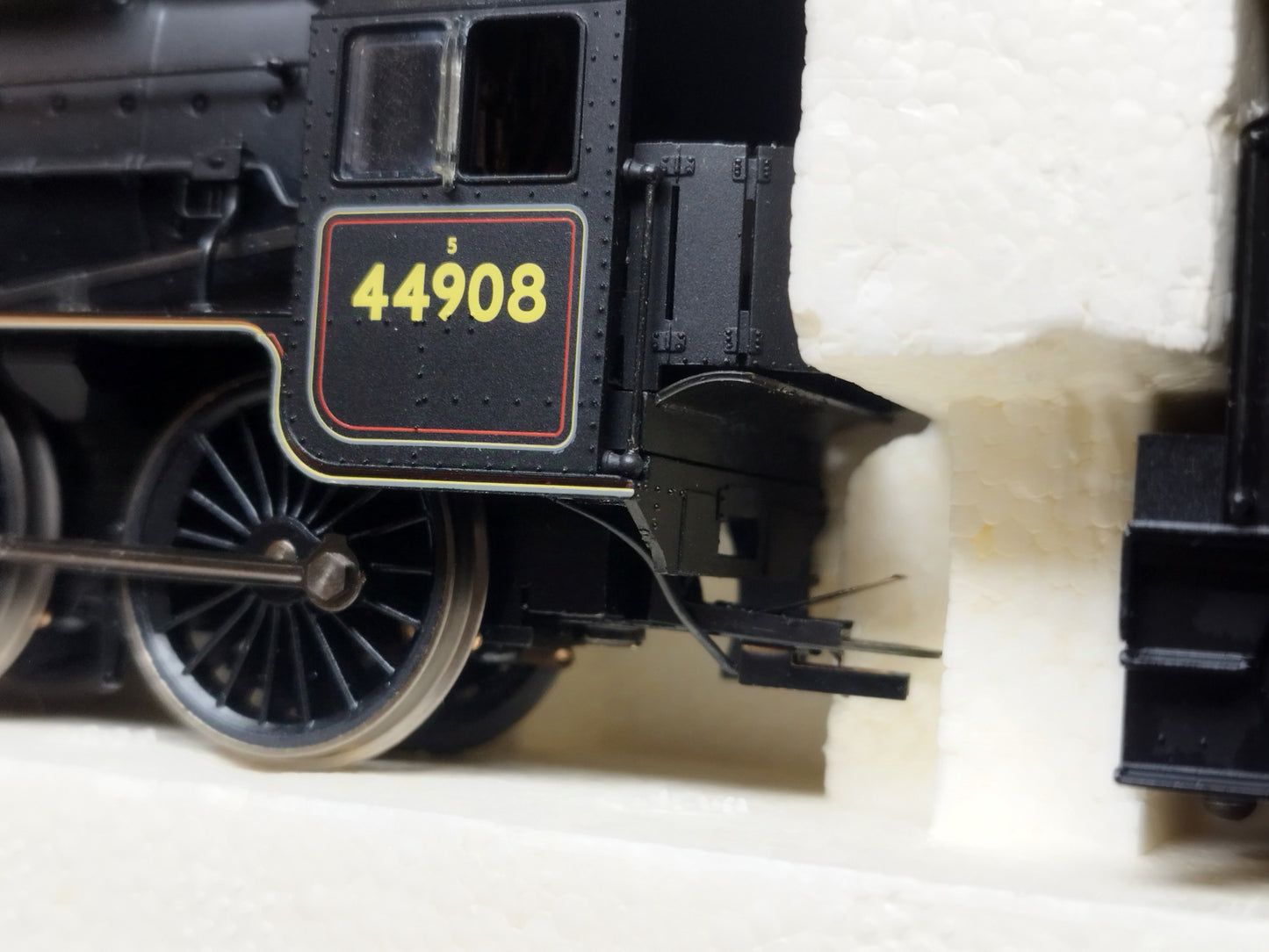 Hornby R2359 Class 5MT Loco "44908" - Super Detail