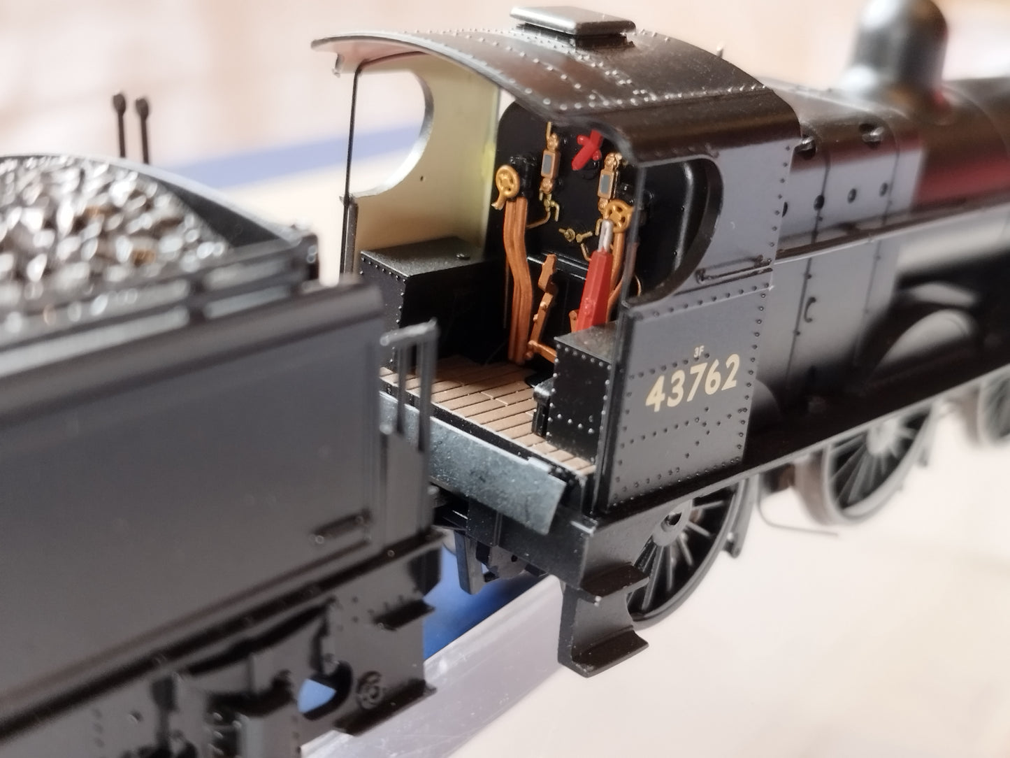 Bachmann 31-626 Class 3F "43762" Black Early Emblem - DCC