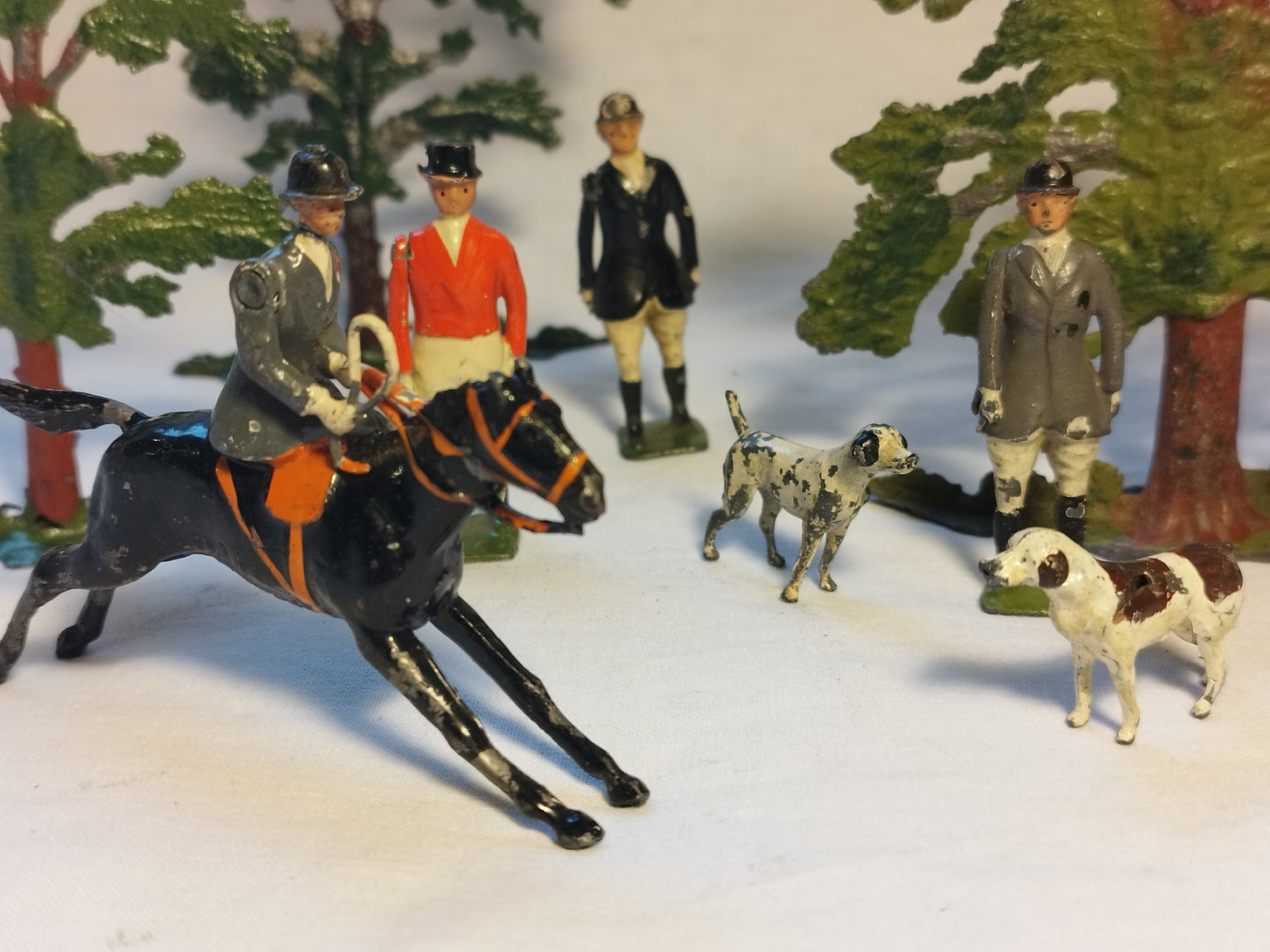 Britains Hunt Lead Figures and Trees Scene