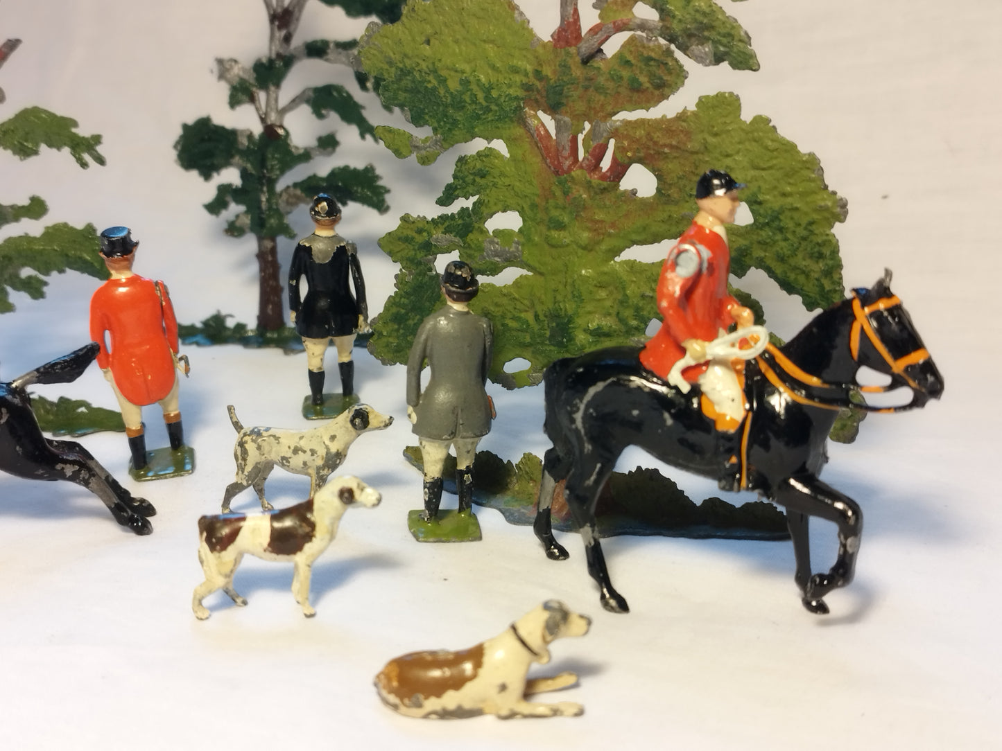 Britains Hunt Lead Figures and Trees Scene