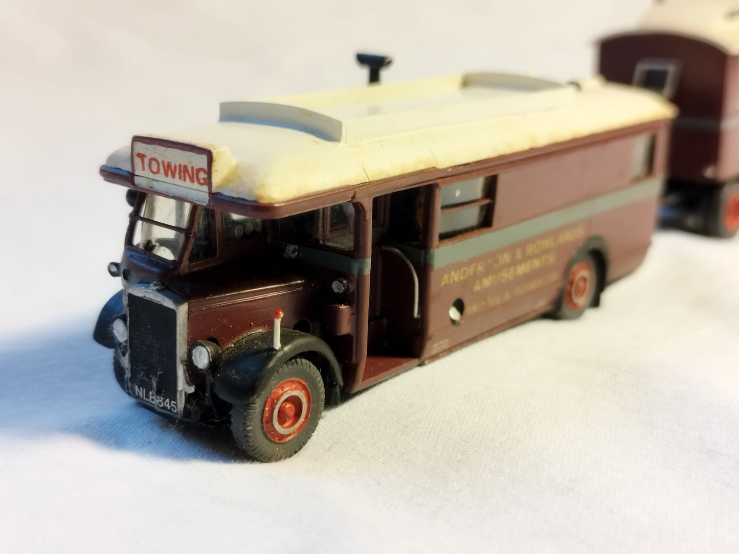 Varney Transport Replicas 1/76 Showman's Bus & Caravan - Pro Built by Colin Flannery