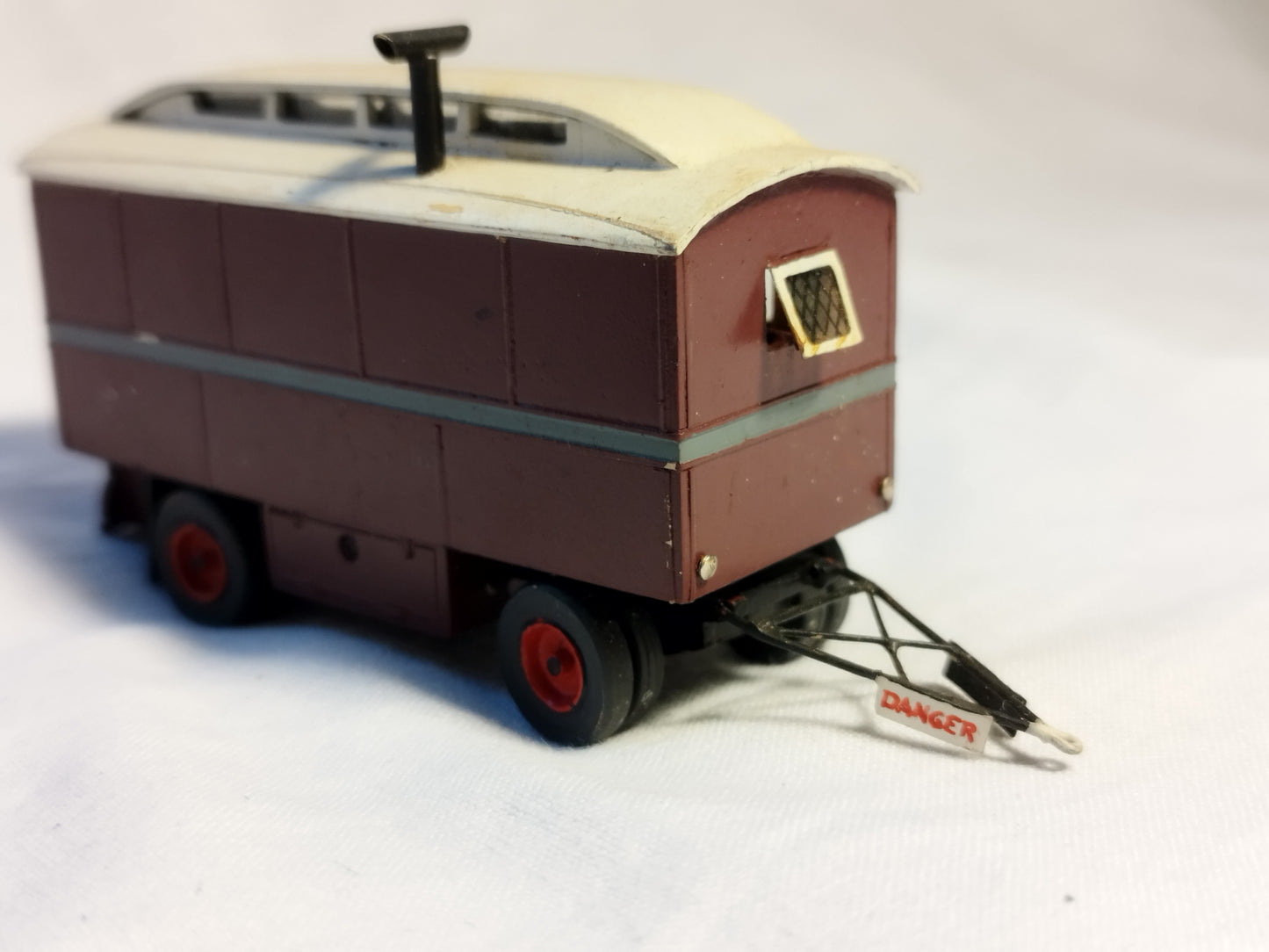 Varney Transport Replicas 1/76 Showman's Bus & Caravan - Pro Built by Colin Flannery