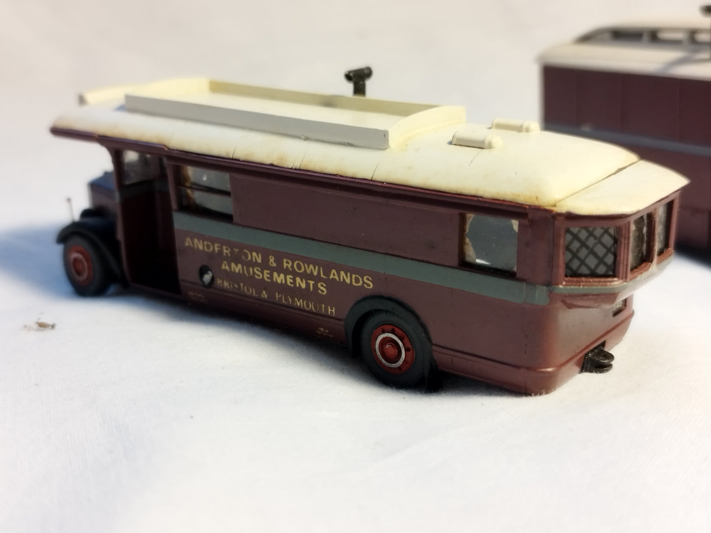 Varney Transport Replicas 1/76 Showman's Bus & Caravan - Pro Built by Colin Flannery