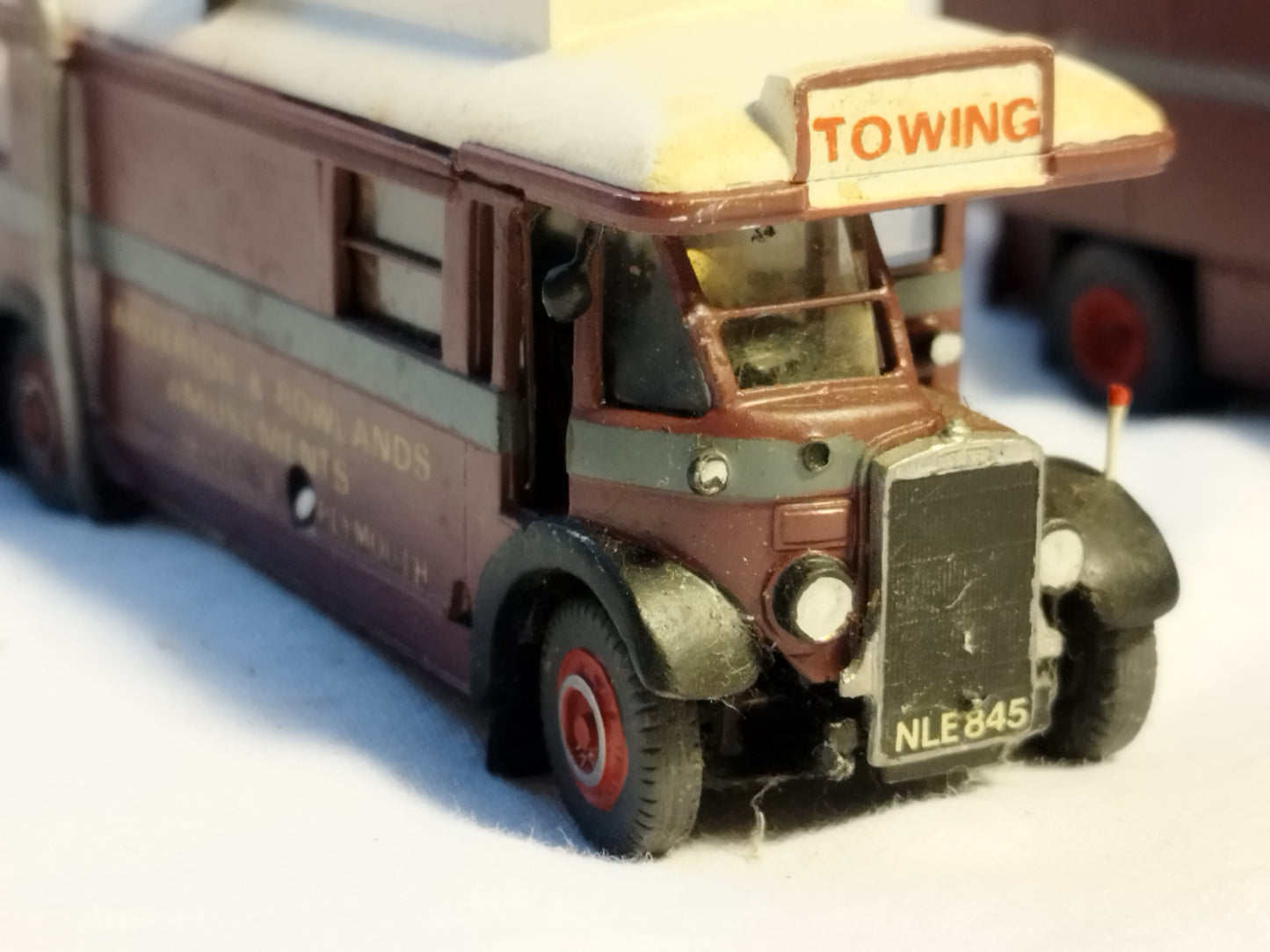 Varney Transport Replicas 1/76 Showman's Bus & Caravan - Pro Built by Colin Flannery