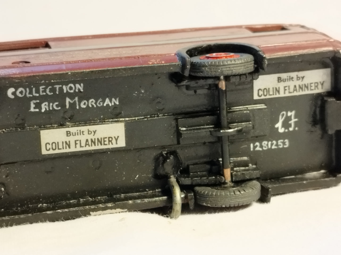 Varney Transport Replicas 1/76 Showman's Bus & Caravan - Pro Built by Colin Flannery