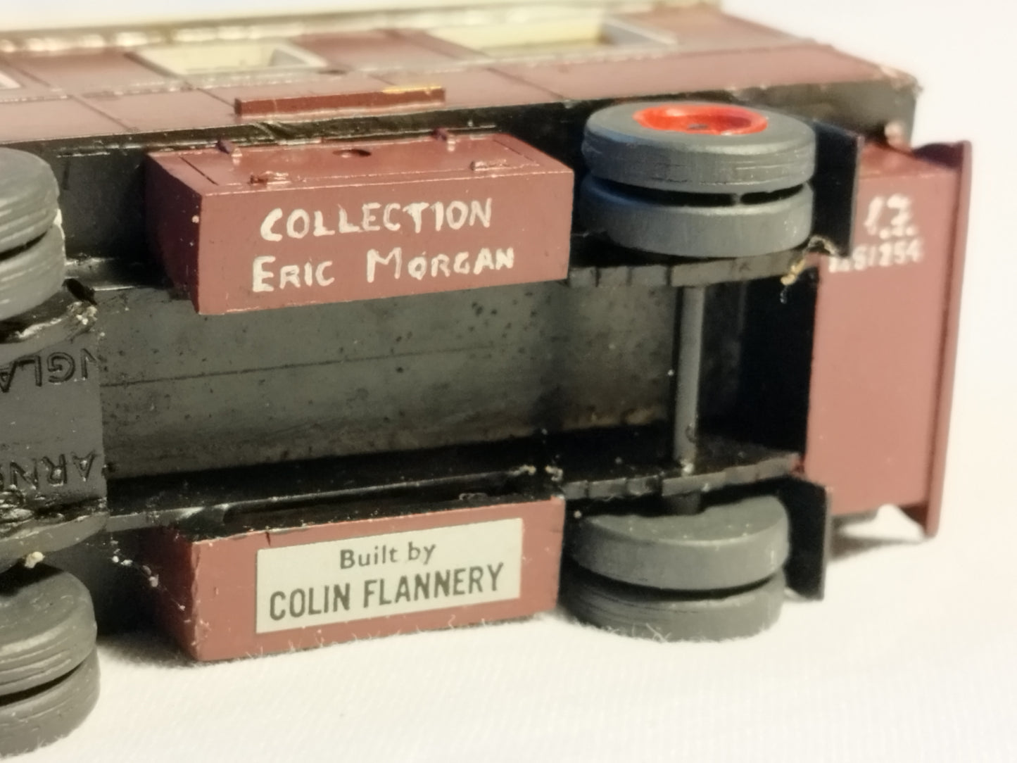 Varney Transport Replicas 1/76 Showman's Bus & Caravan - Pro Built by Colin Flannery