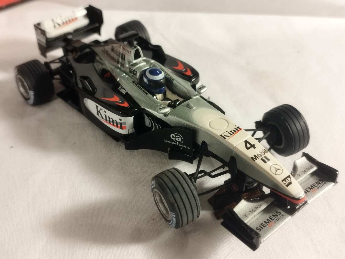 SCX Scalextric McLaren Mercedes MP4-16 Kimi Raikonnen 1/32 Slot Car