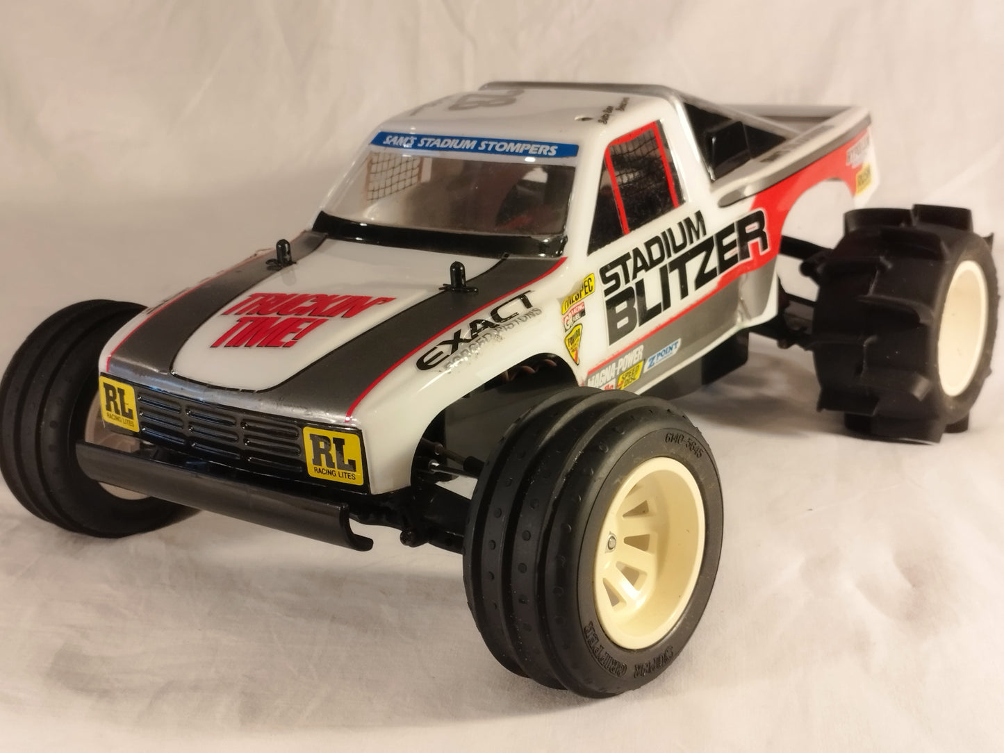 Tamiya 1/10 RC Stadium Blitzer Racing Pickup Truck - with Flysky Radio Gear