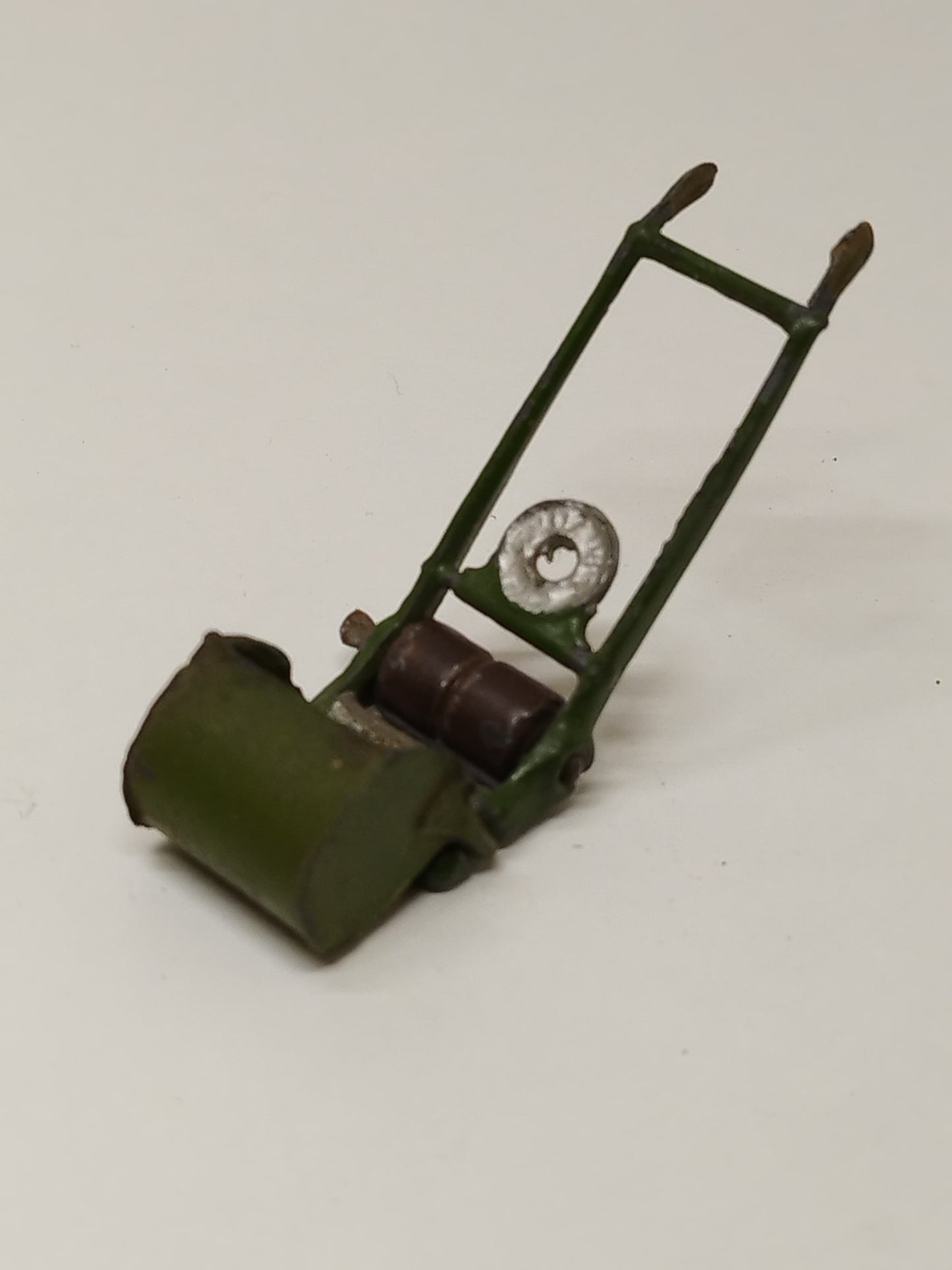 Britains Floral Garden #50 Lawnmower - Pre War (A2)