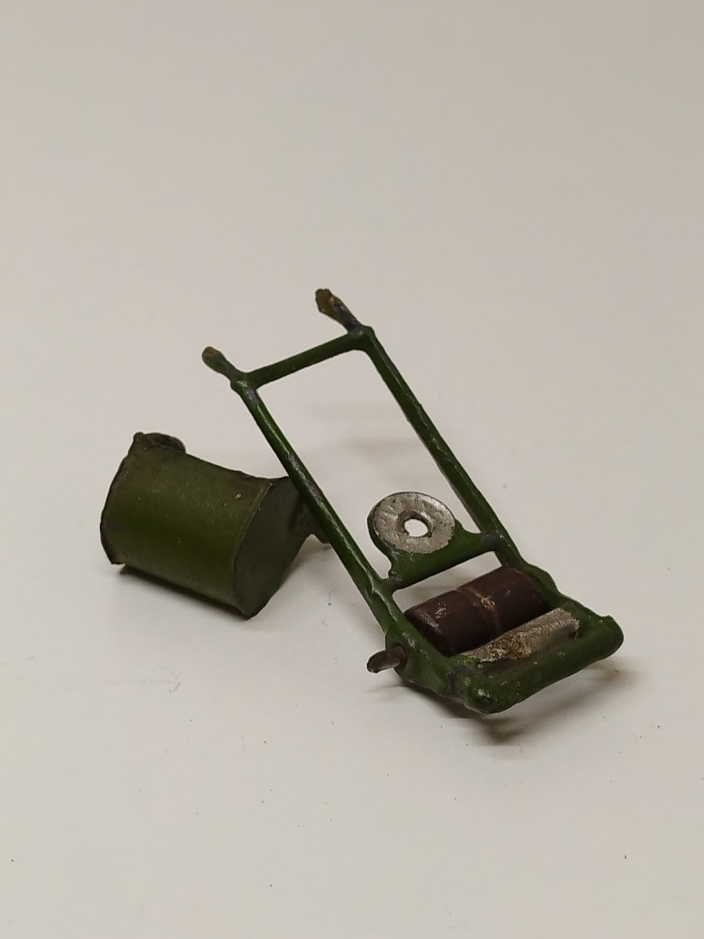 Britains Floral Garden #50 Lawnmower - Pre War (A2)